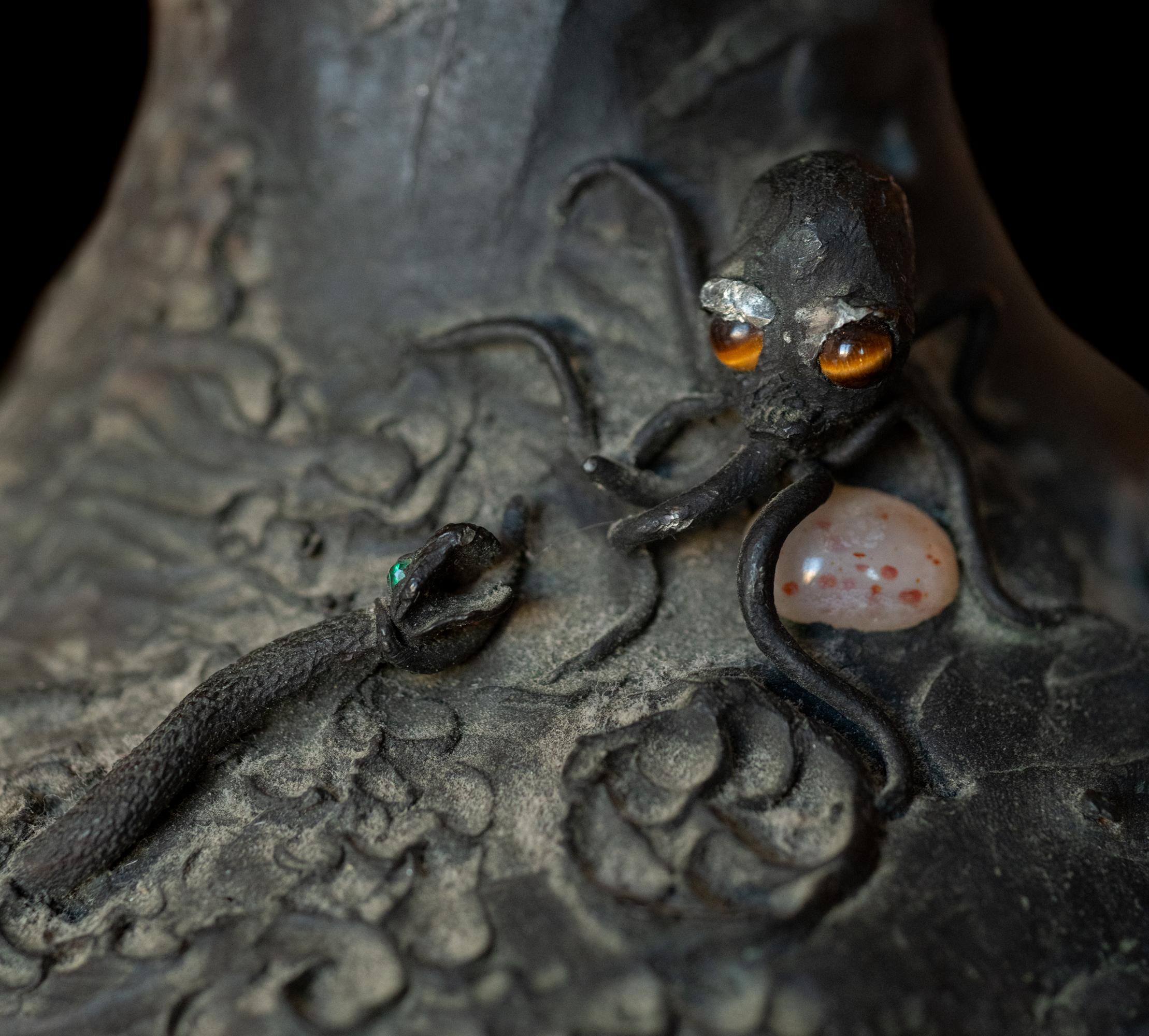 Stagno Vaso in metallo Art Nouveau con creature grottesche di Maria Longworth Storer in vendita