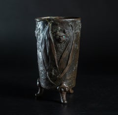 Jugendstil-Vase aus Metall mit juwelenbesetzten Katzen und Fledermäusen von Maria Longworth Storer