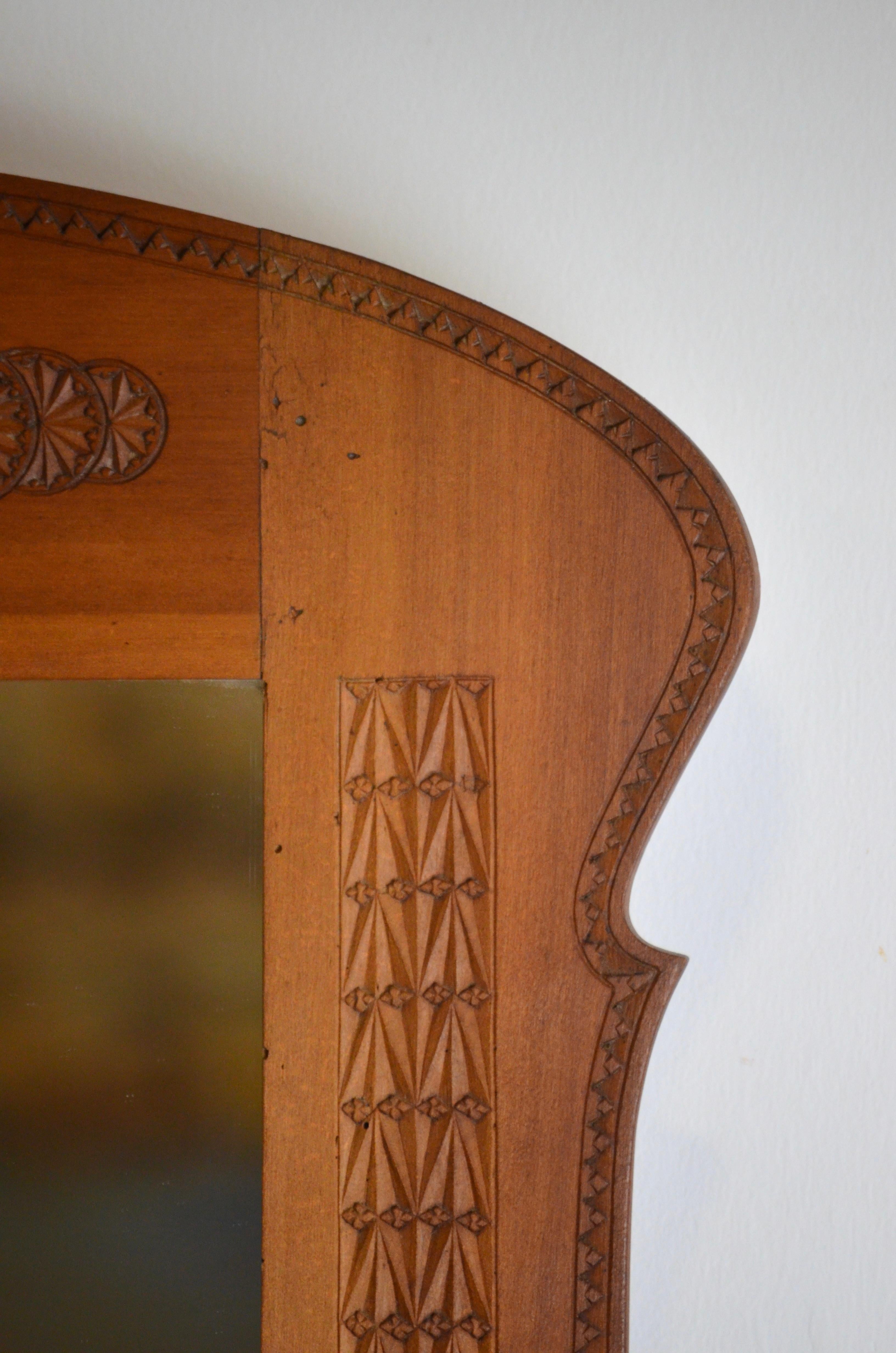 Début du 20ème siècle Miroir Art nouveau en bois finement ciselé en vente