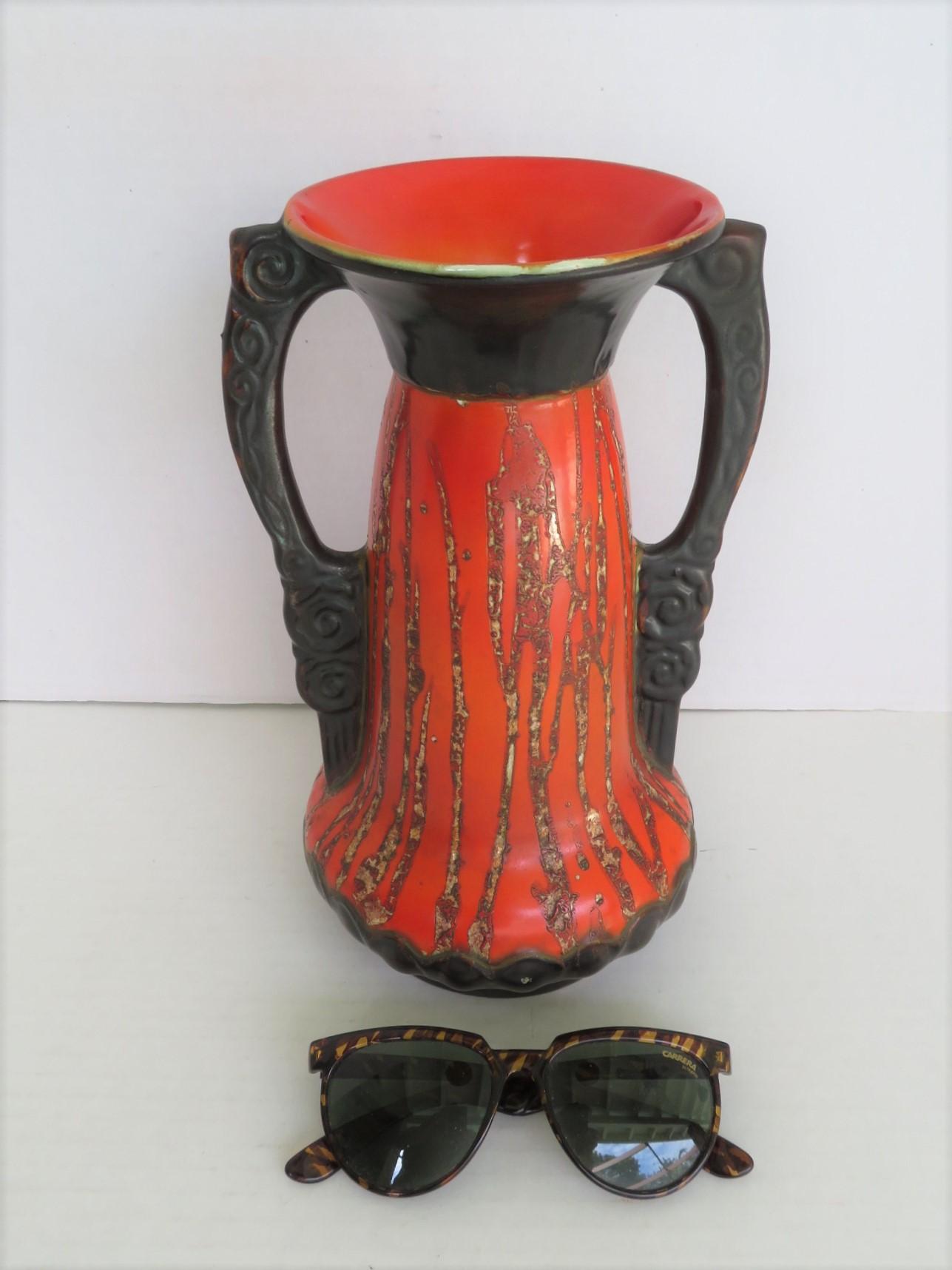 Art Nouveau Modern Czechoslovakian Red & Black Ceramic Vase with Handles, 1930s For Sale 6