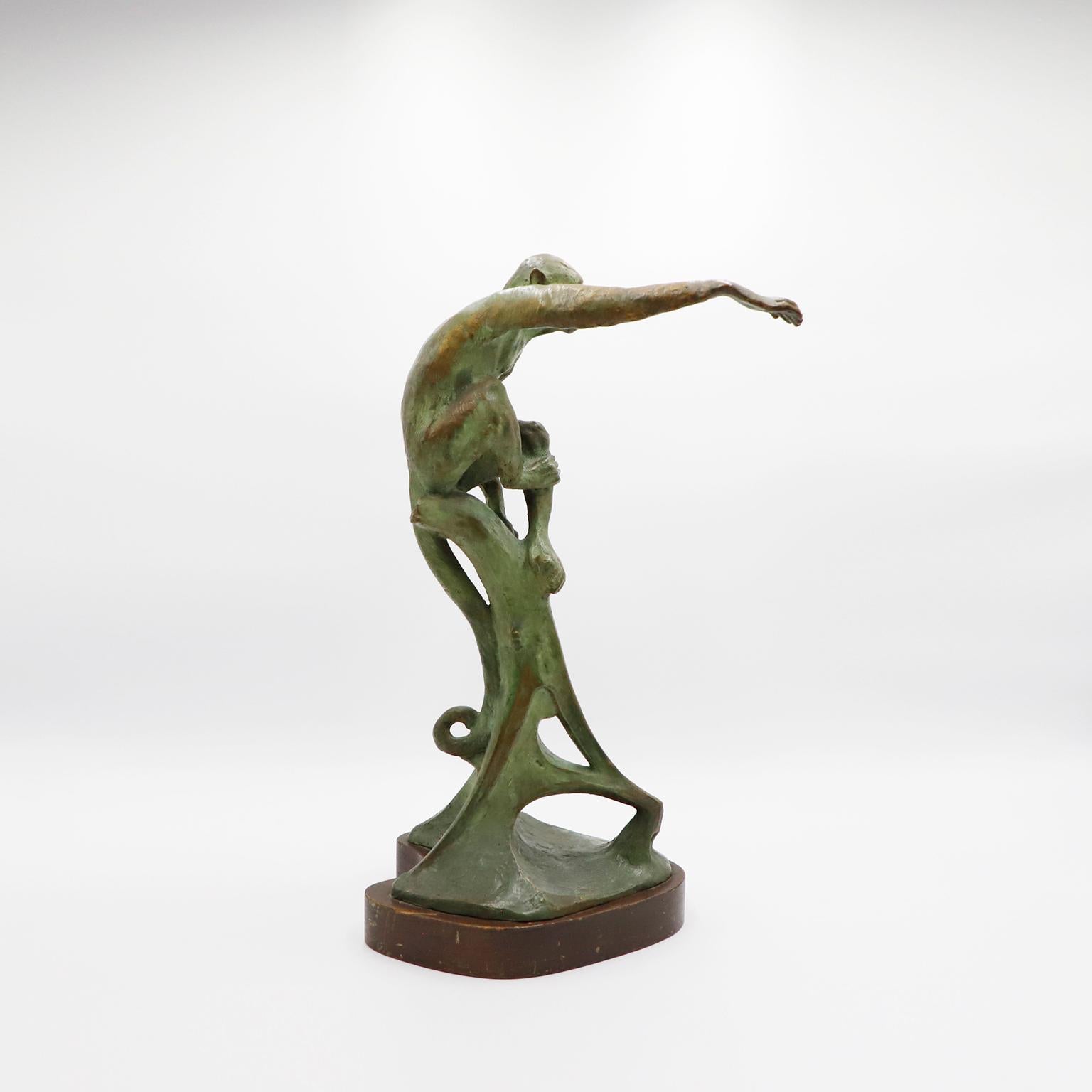 Vers 190. Nous vous proposons cette sculpture de singe Art Nouveau en laiton massif signée LIF. Une patine fantastique.
