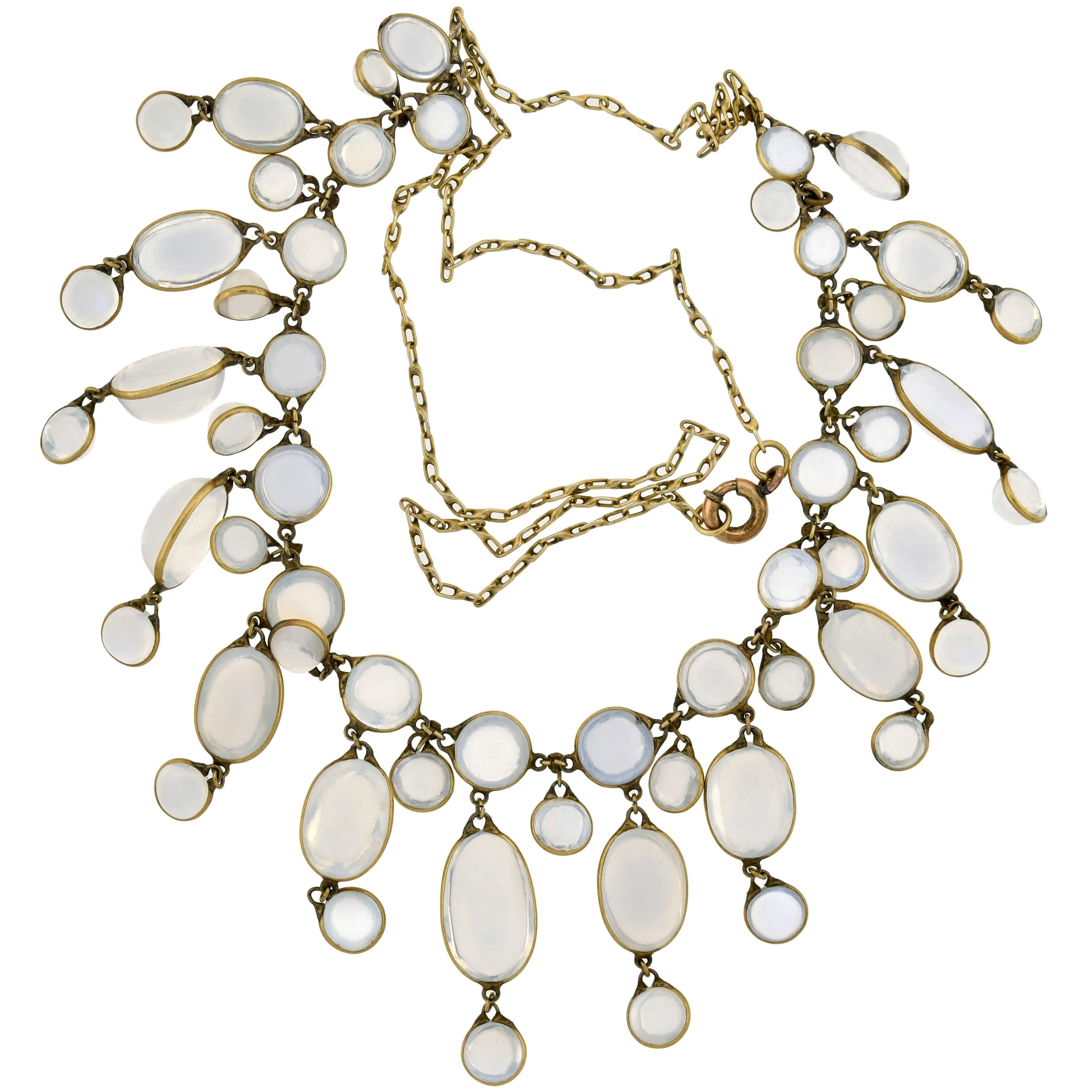 Taille ovale Collier à maillons festonné en pierre de lune Art Nouveau en vente