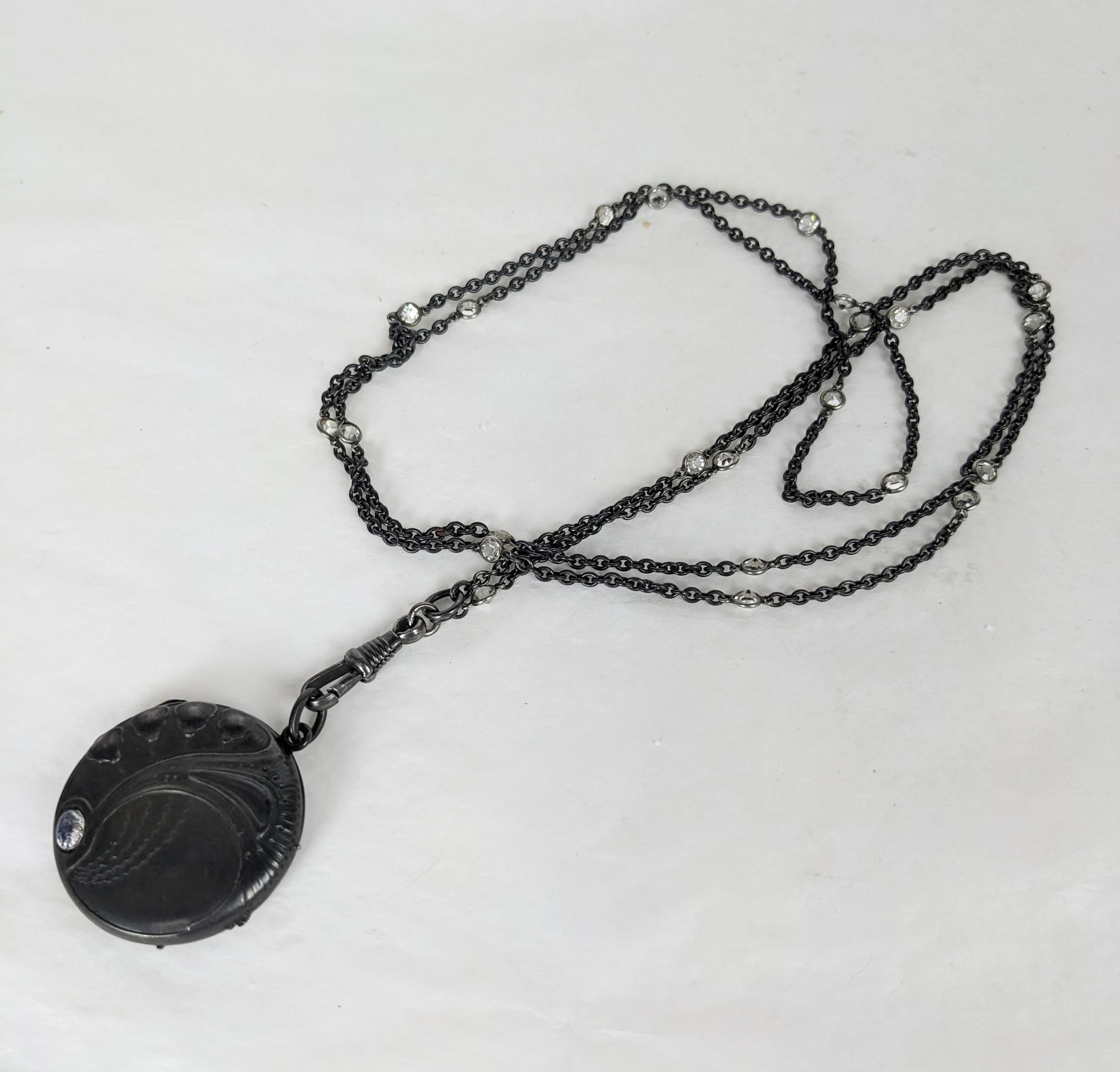 Art Nouveau Moonstone Locket on Chain In condizioni buone in vendita a New York, NY
