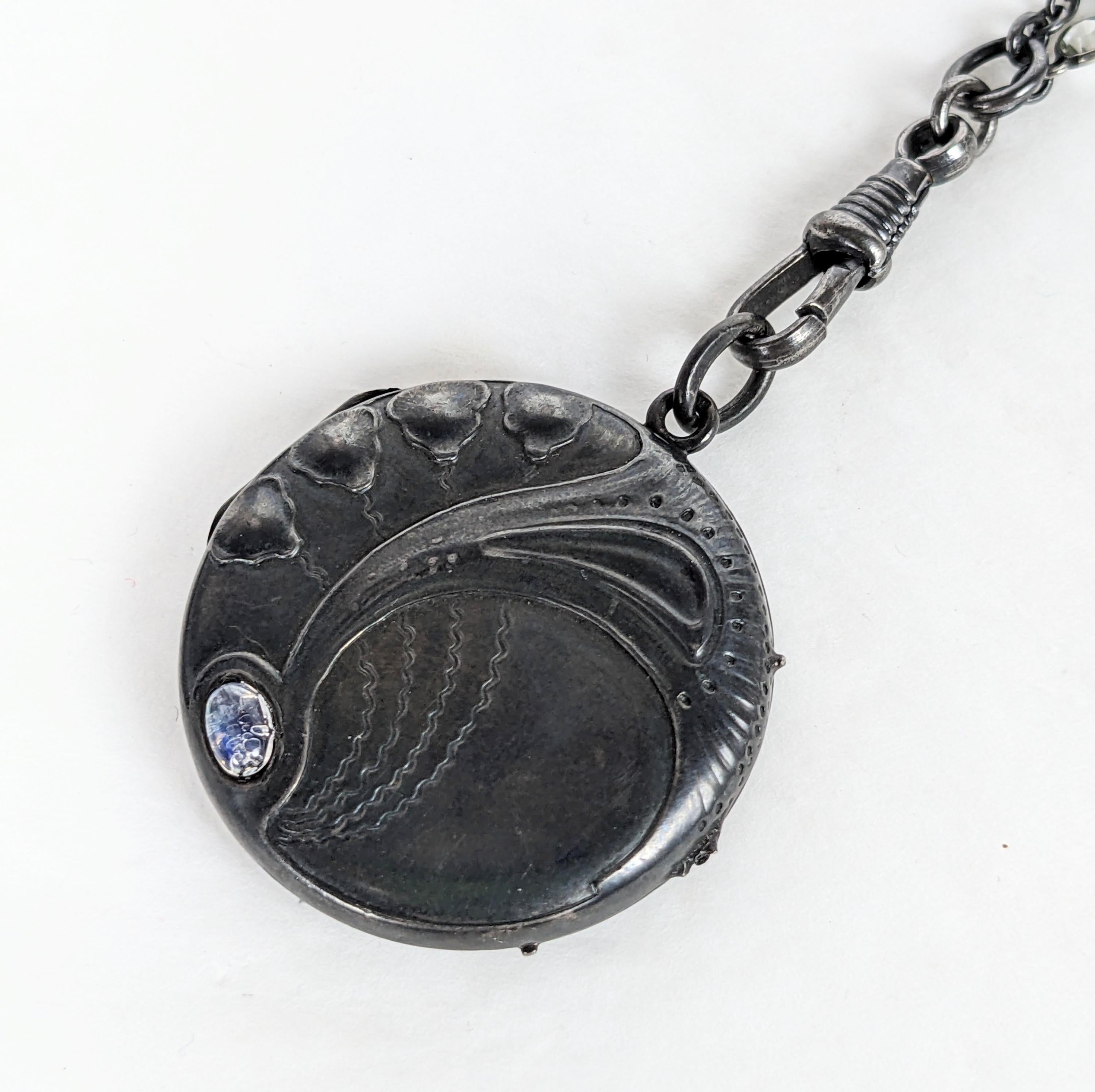 Art Nouveau Moonstone Locket on Chain in vendita 1