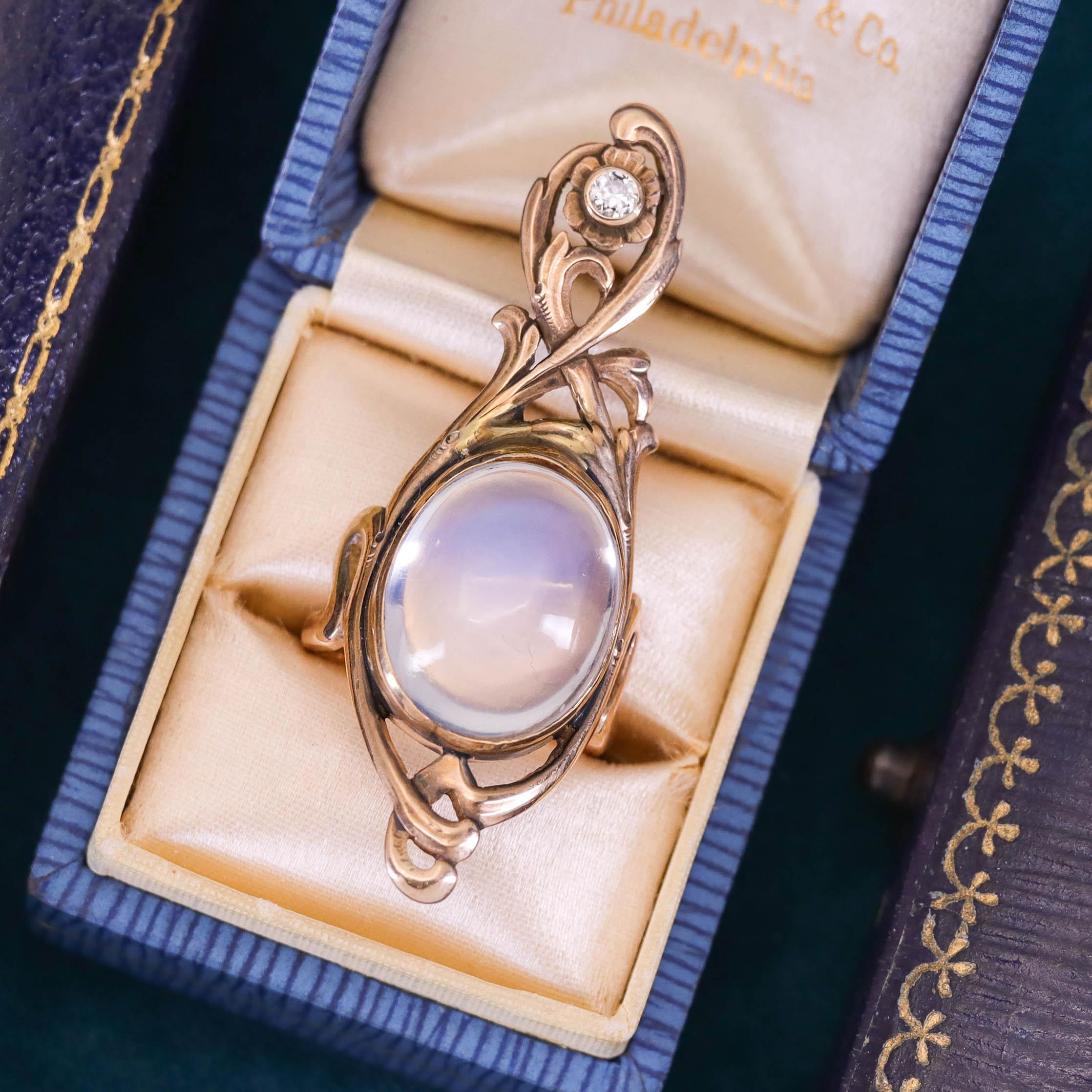 Art Nouveau Moonstone Ring of 14k Gold For Sale 2