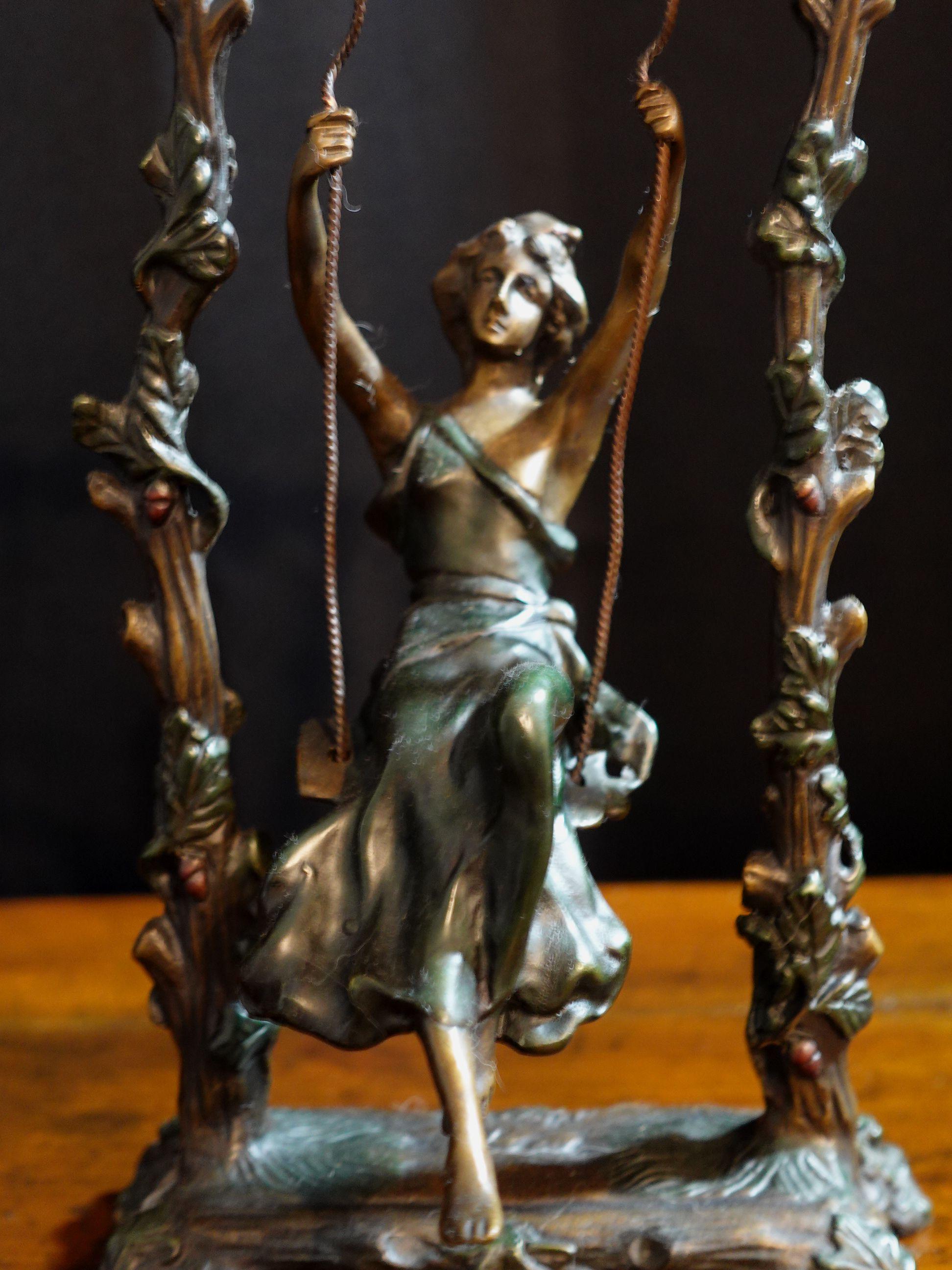 Autre Sculpture en bronze Art Nouveau Moreau « Girl on Swing » (Fille sur balancier) en vente