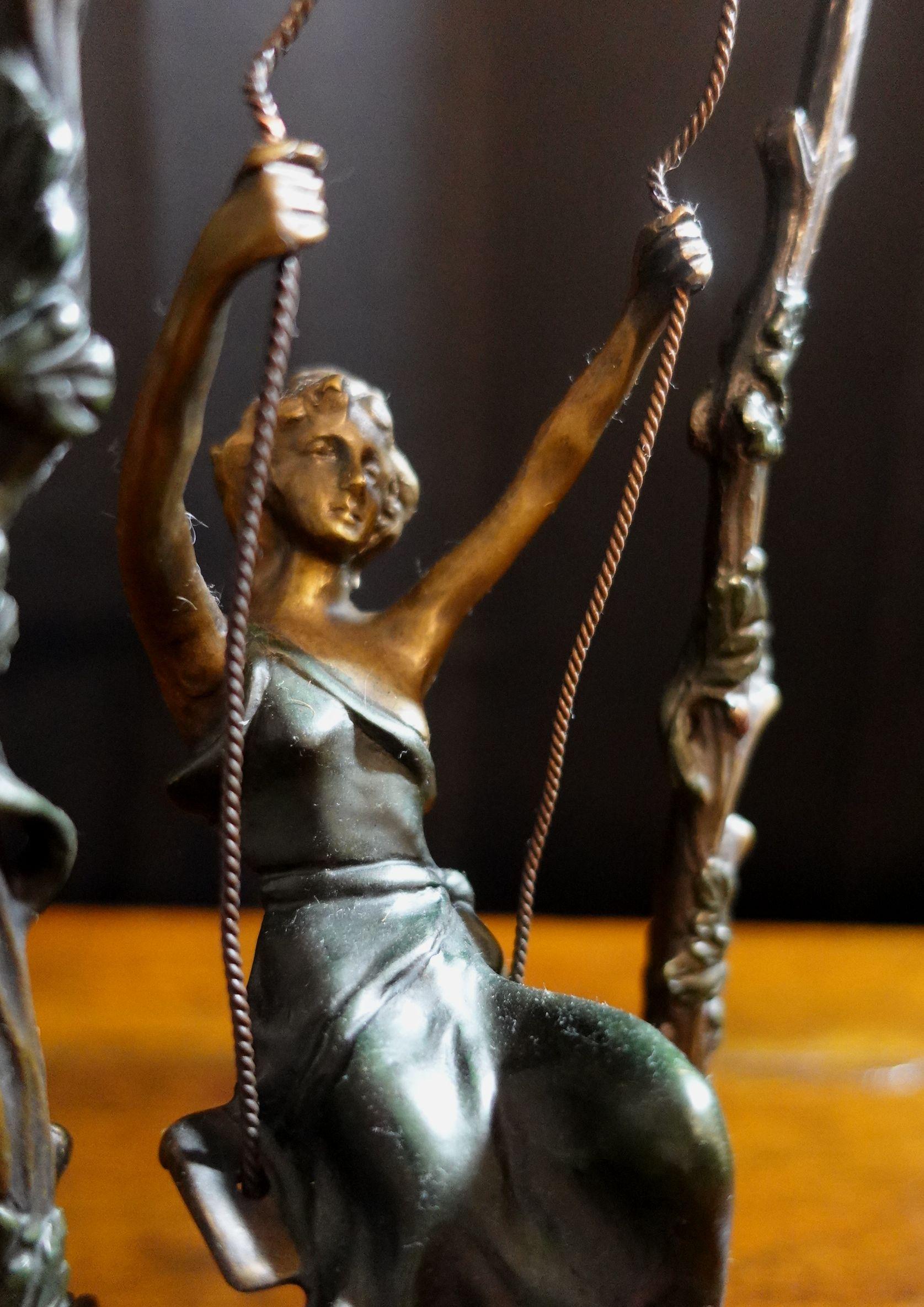 Sculpture en bronze Art Nouveau Moreau « Girl on Swing » (Fille sur balancier) Excellent état - En vente à Norton, MA