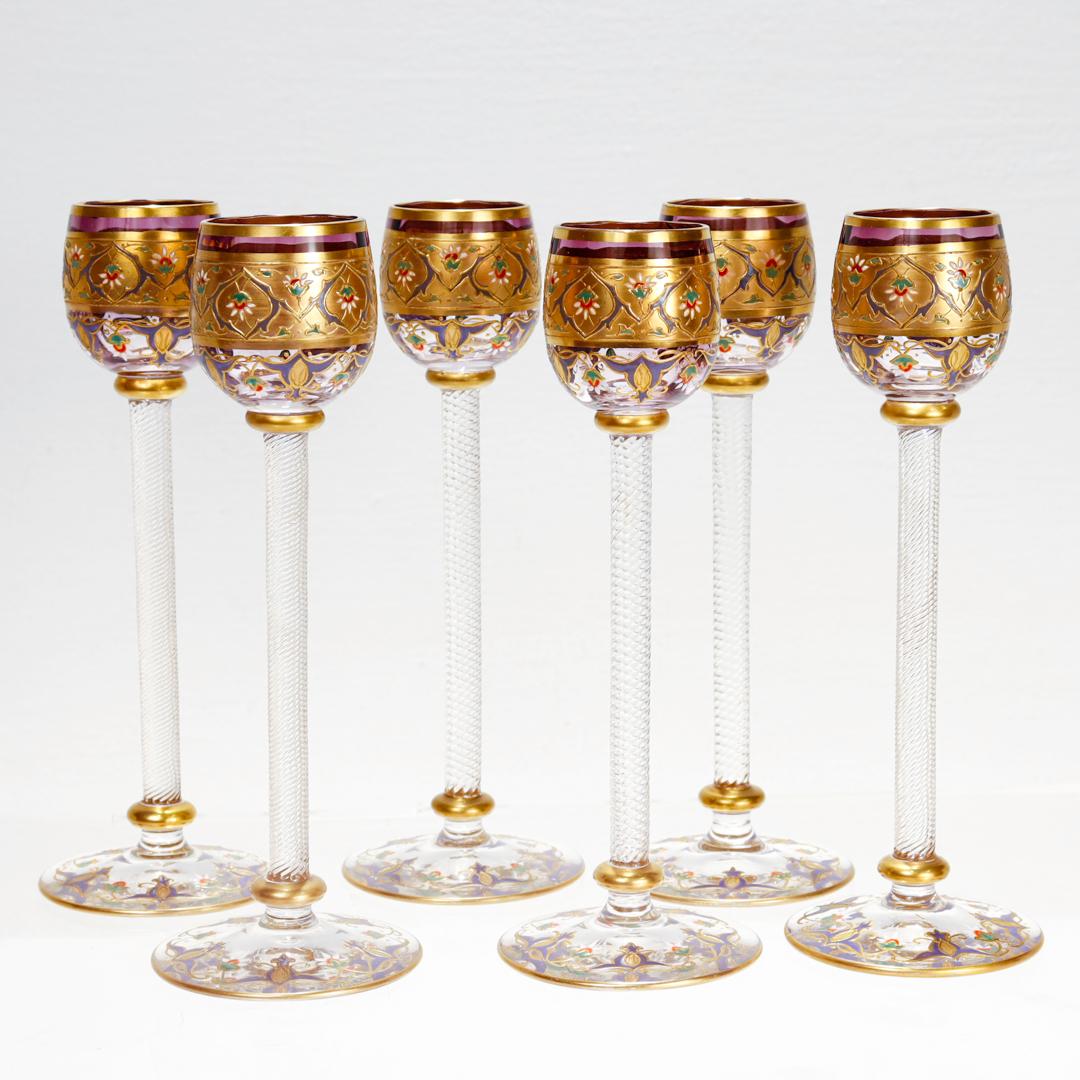  Ensemble de carafes à cordial Art Nouveau attribué à Moser en verre doré et émaillé en vente 3
