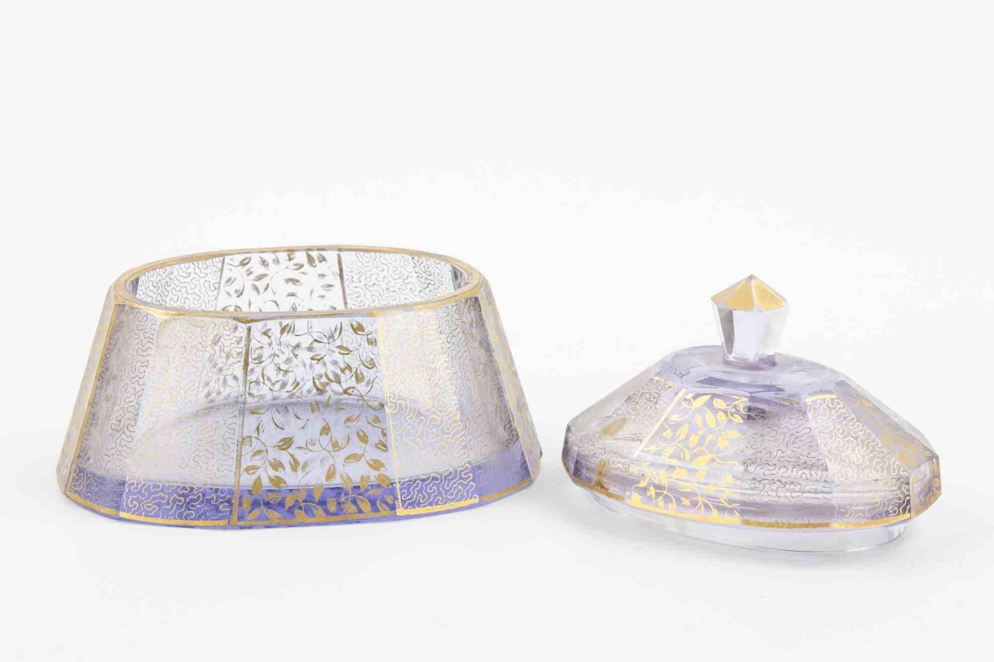 An elegant and rare Art Nouveau Glass Dresser Box by Moser, Austria.

Realized in the early years of 1900, with gold inlays.

Very good condition.