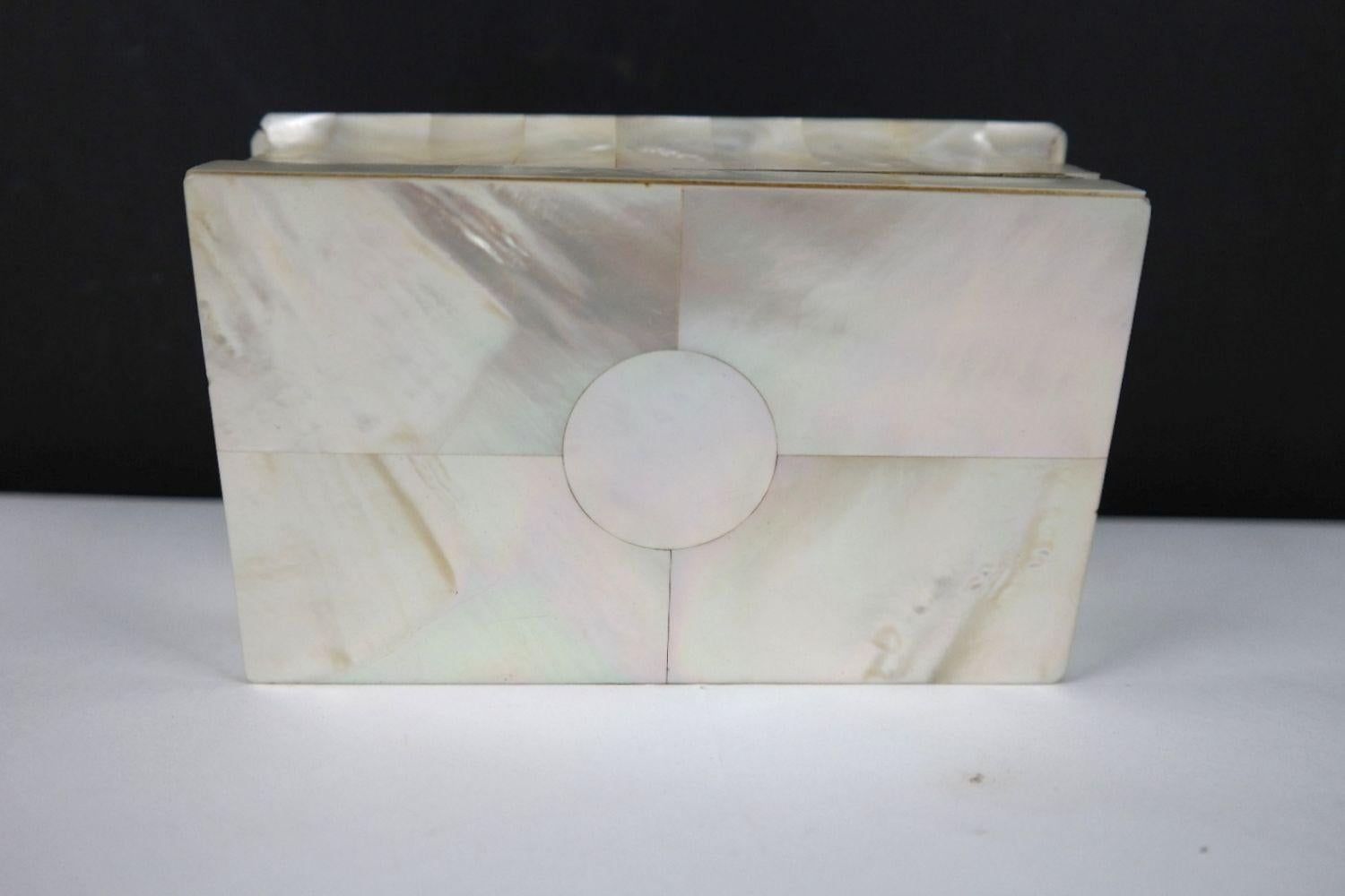 Art Nouveau mother of pearl trinket box For Sale 4