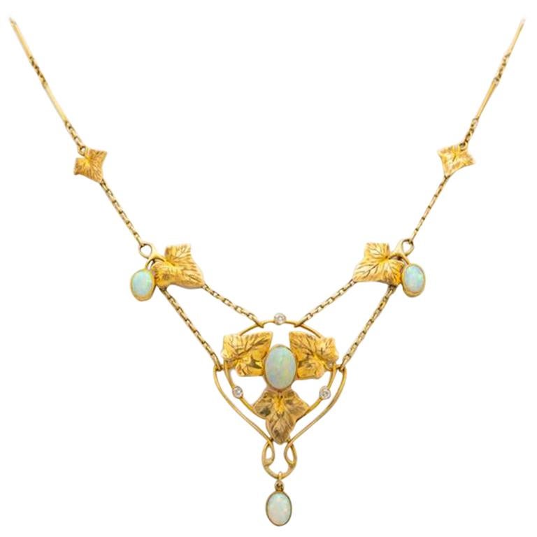 Art Nouveau Murrle Bennet 15K Yellow Gold and Australian Opal Necklace C.1910