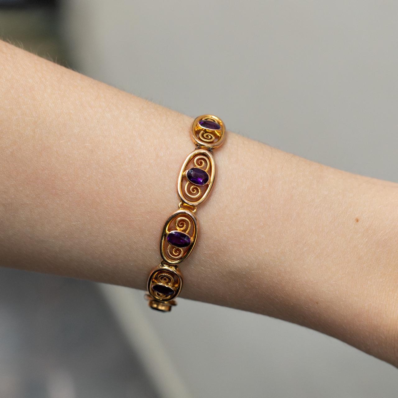 Art Nouveau Murrle Bennett Art Nouveau 9 Karat Yellow Gold Amethyst Bracelet In Good Condition For Sale In London, GB
