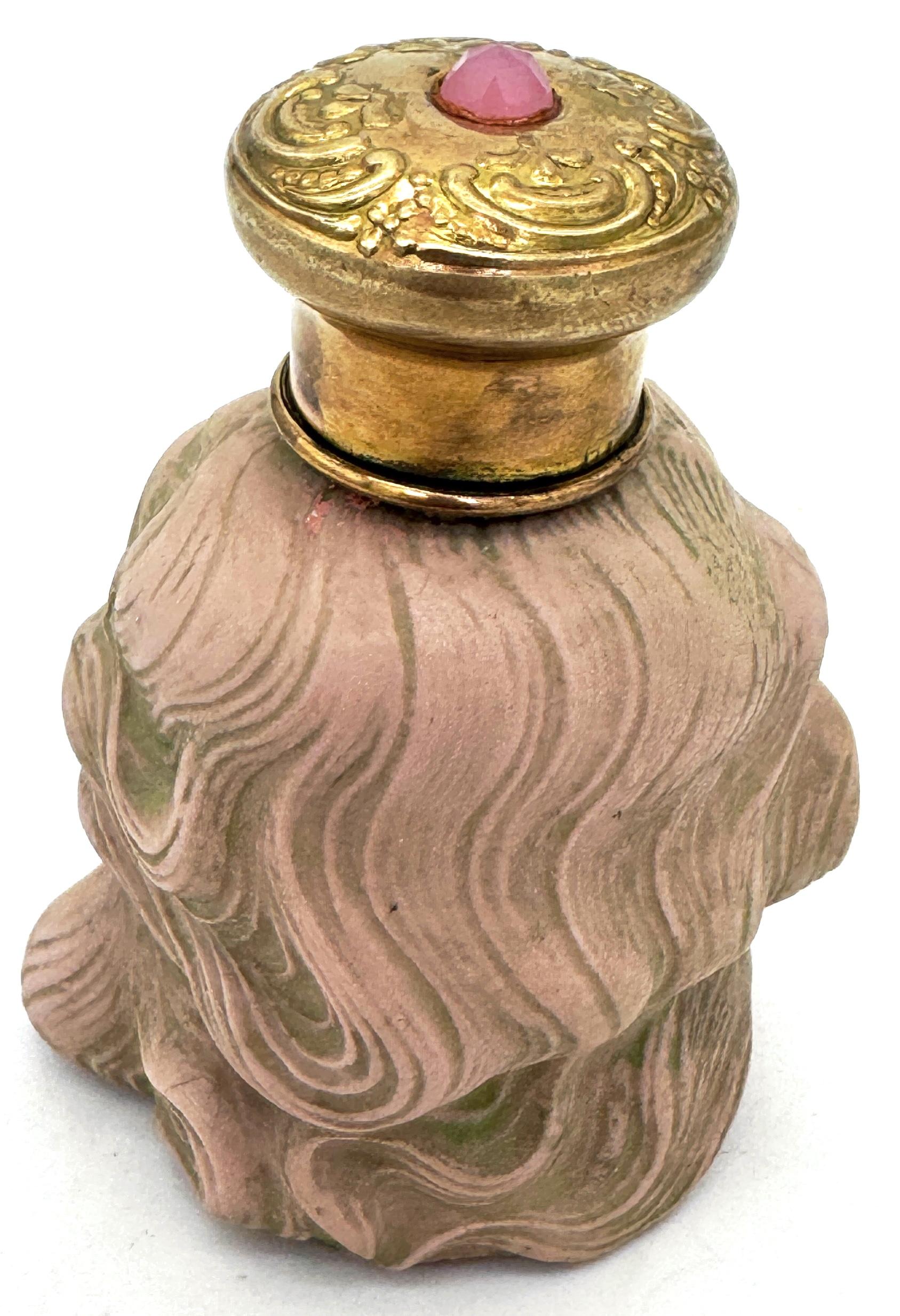 Polychromé Art Nouveau Muse Bouteille à parfum en laiton doré et orné de bijoux Attrb. Schafer & Vater en vente