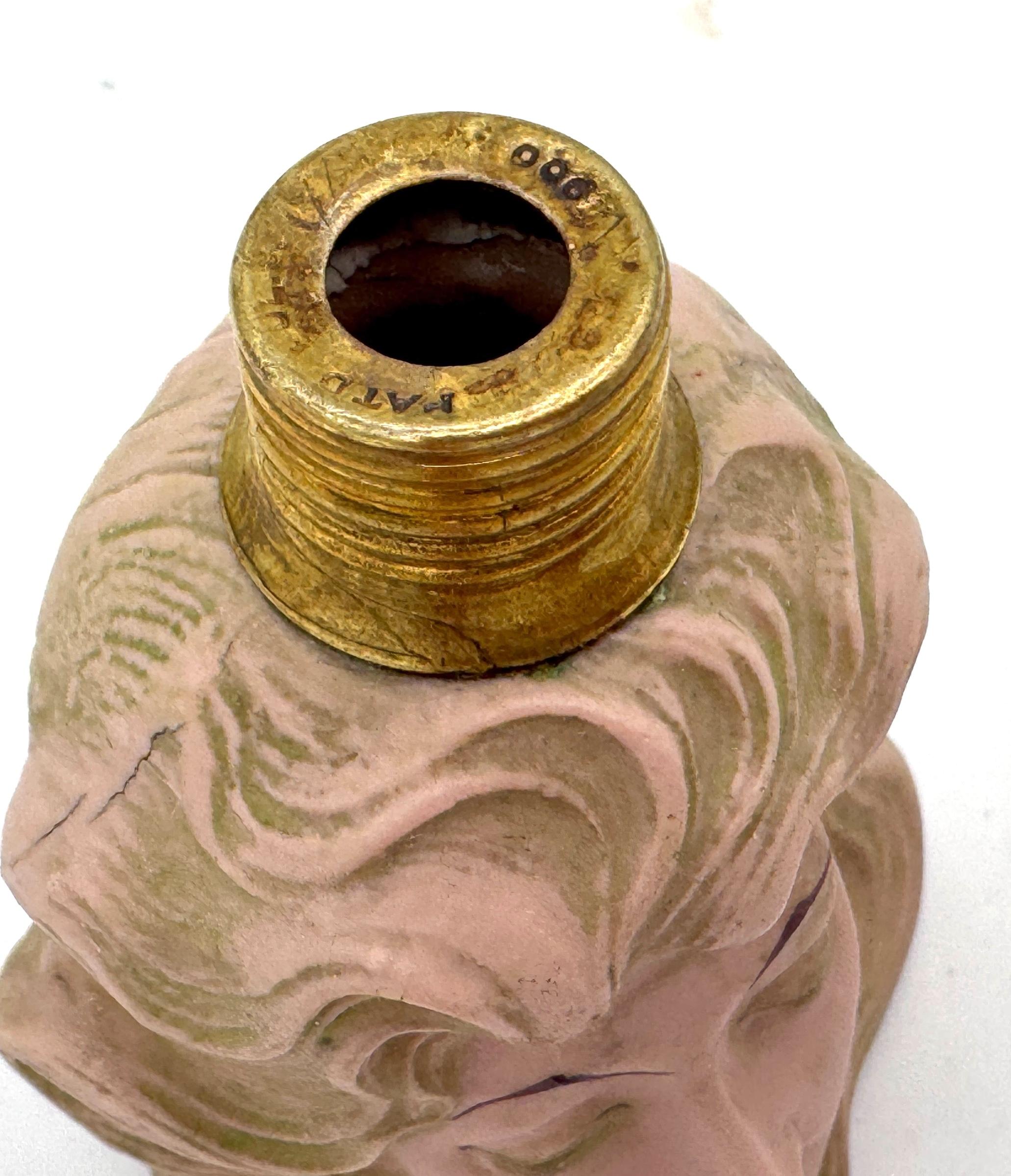 20ième siècle Art Nouveau Muse Bouteille à parfum en laiton doré et orné de bijoux Attrb. Schafer & Vater en vente