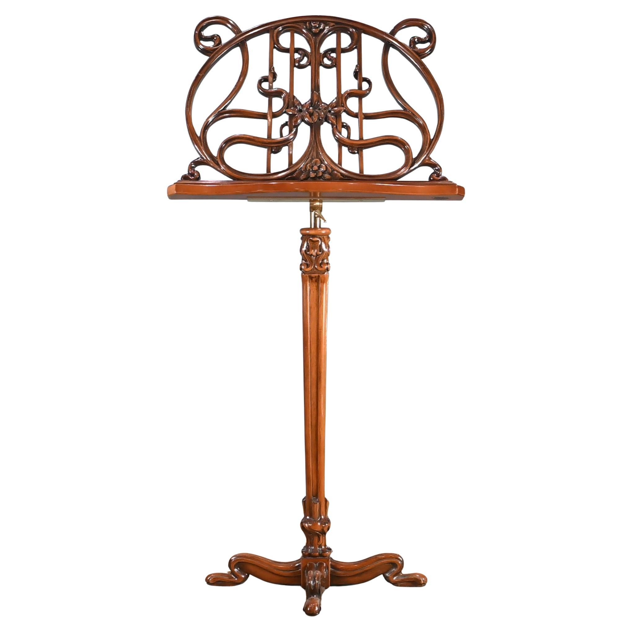 Leggio Art Carved in noce intagliato 1930 in vendita