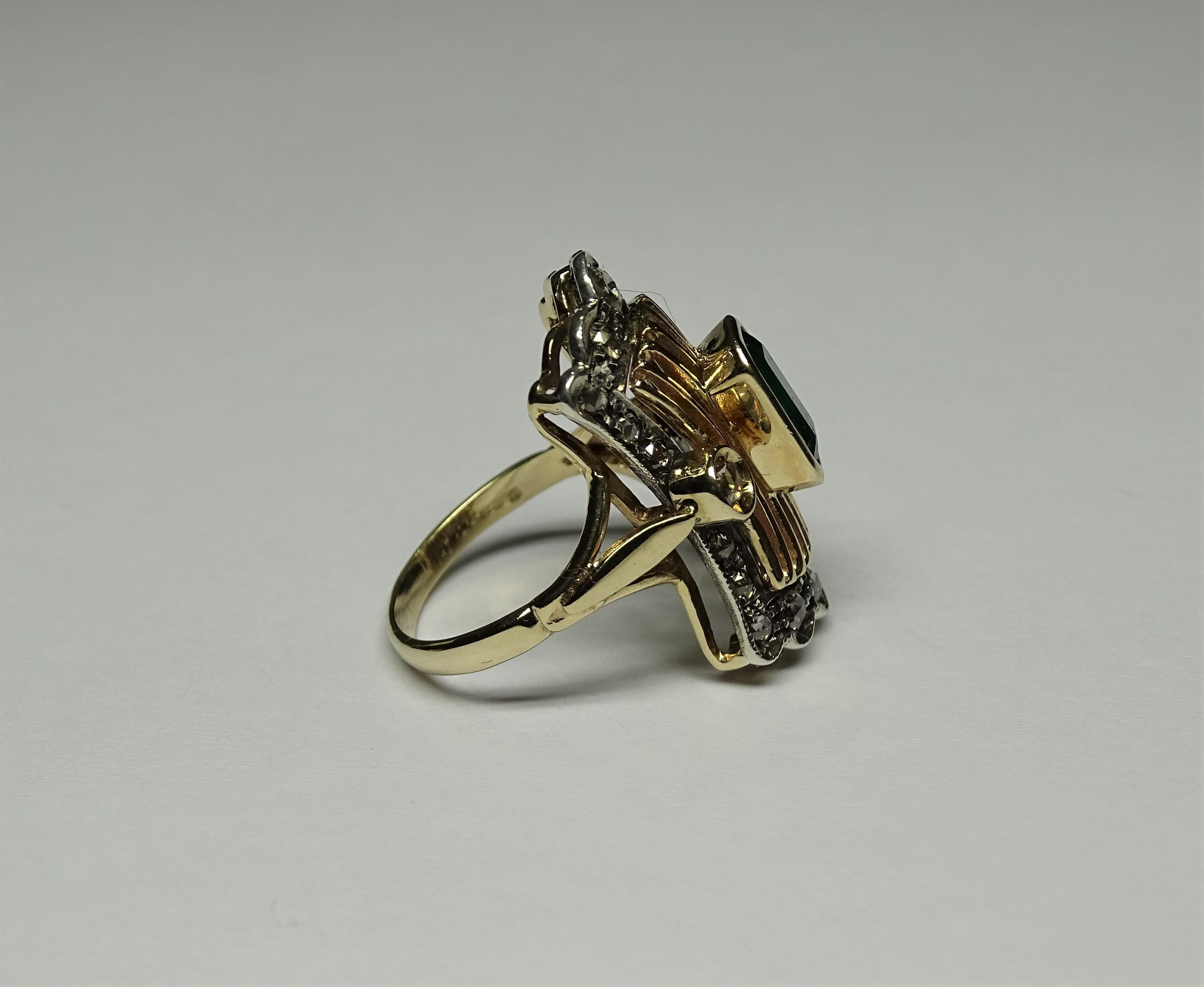 Art Nouveau Natural Emerald Rose Cut Diamonds 14 Karat Yellow Gold Ring For Sale 1