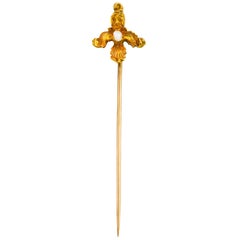 Art Nouveau Perle d'eau douce naturelle 14 Karat Gold Foliate Green Man Stickpin