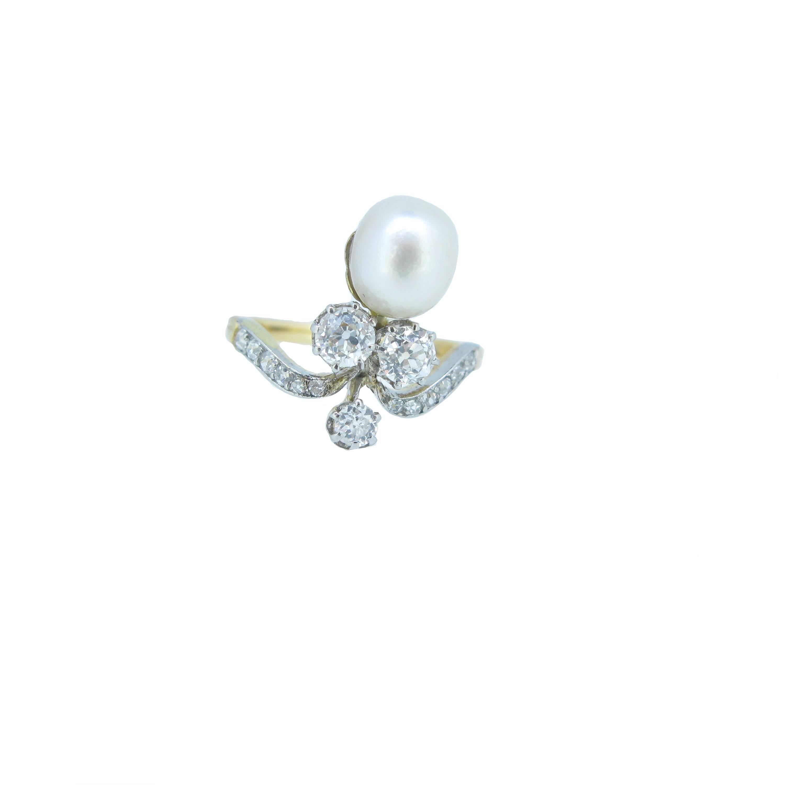 This elegant ring features three Old European cut diamonds and a natural pearl . The diamonds weighs approximately in total 0.80ct with colour H/I and clarity VS/SI.
The pearl and the diamond are set in platinum prongs and the ring is made in 18kt