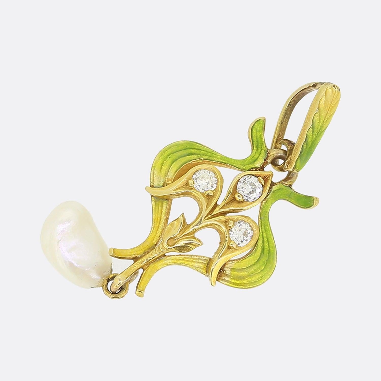 Taglio antico europeo Ciondolo Art Nouveau con perla naturale, diamante e smalto in vendita