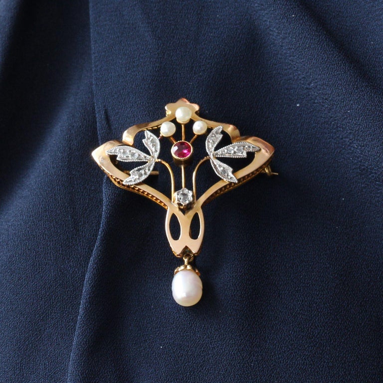 Art Nouveau Natural Pearl Diamond Ruby 18 Karat Yellow Gold Pendant, Brooch For Sale 10