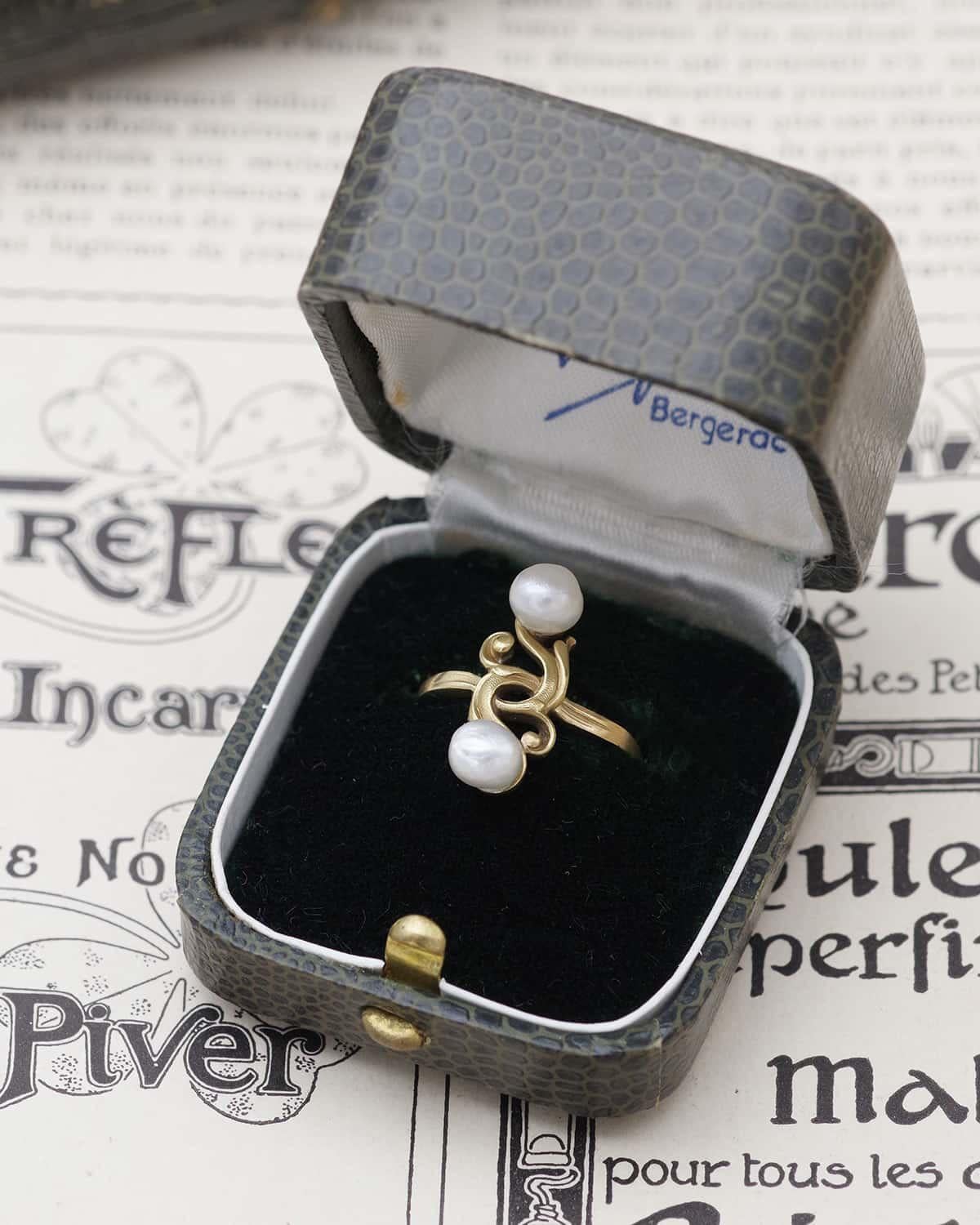 Art Nouveau natural pearl mistletoe ring in 18k gold, Art Nouveau, natural pearl im Angebot 1