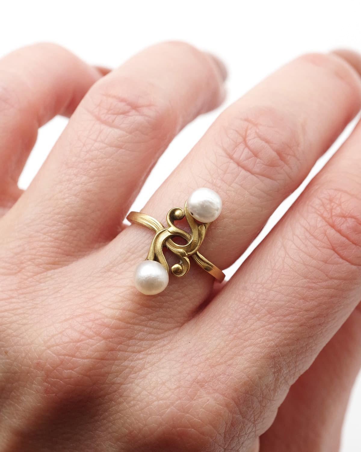 Art Nouveau natural pearl mistletoe ring in 18k gold, Art Nouveau, natural pearl im Angebot 3