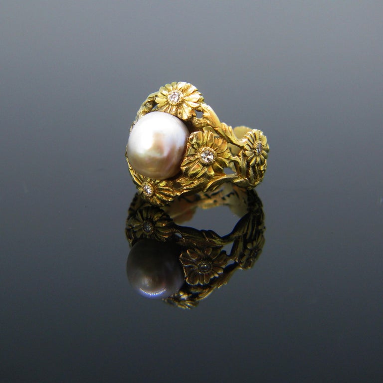Art Nouveau Natural Saltwater Pearl Diamonds Daisy Yellow Gold Ring For Sale 2