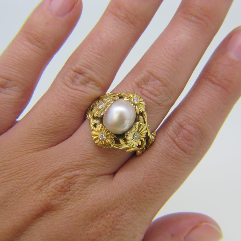 Art Nouveau Natural Saltwater Pearl Diamonds Daisy Yellow Gold Ring For Sale 3