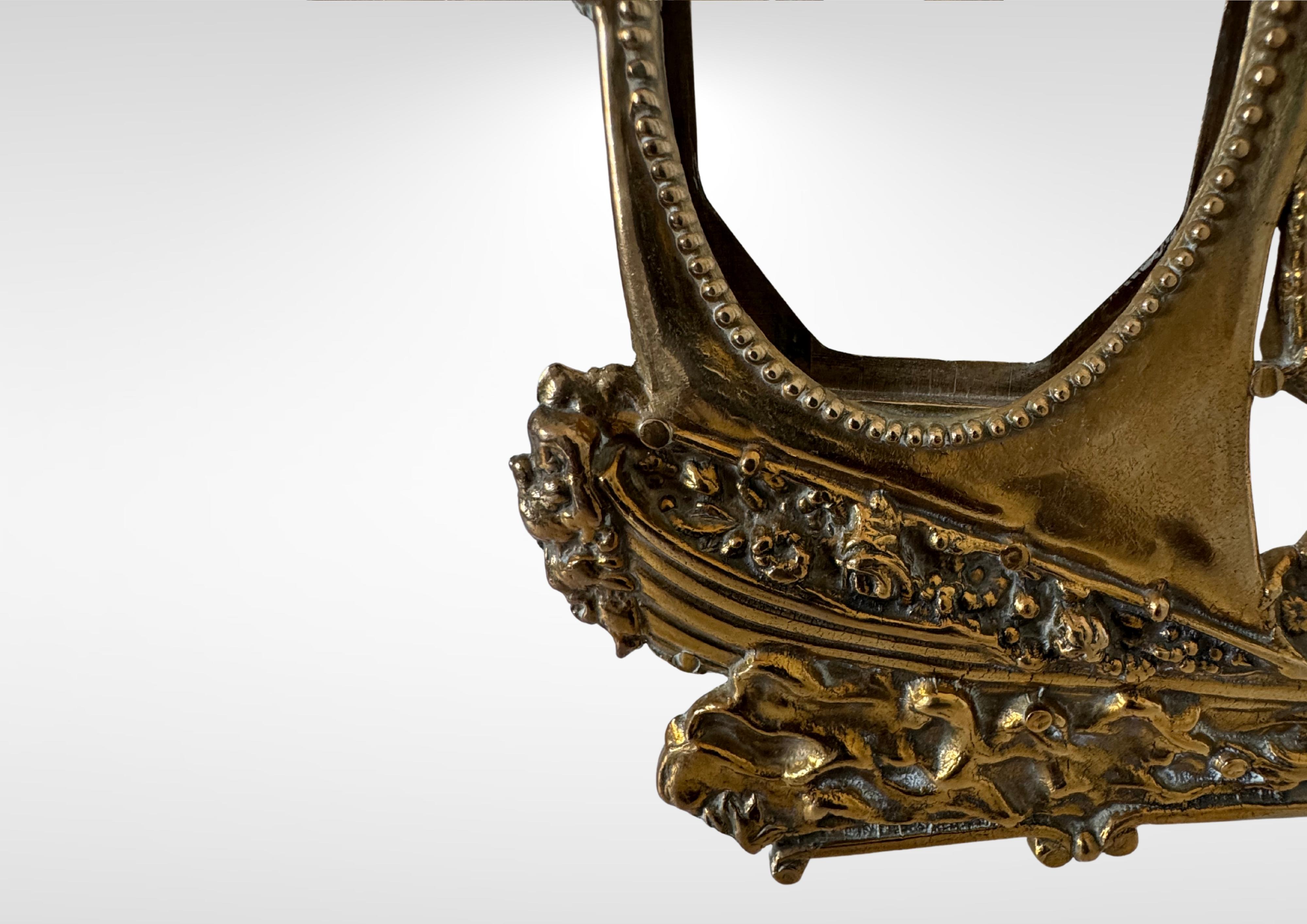 Laiton Cadre photo en laiton Art Nouveau à thème nautique avec ange putto en vente