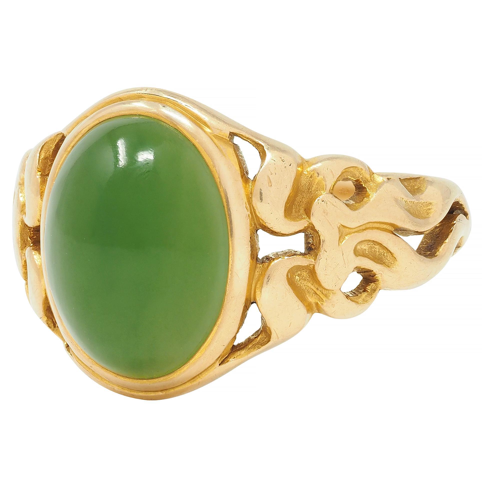 Art Nouveau Nephrite Jade 14 Karat Yellow Gold Antique Unisex Signet Ring For Sale 3