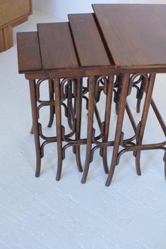 Jugendstil, 4er-Set Tische von Thonet
