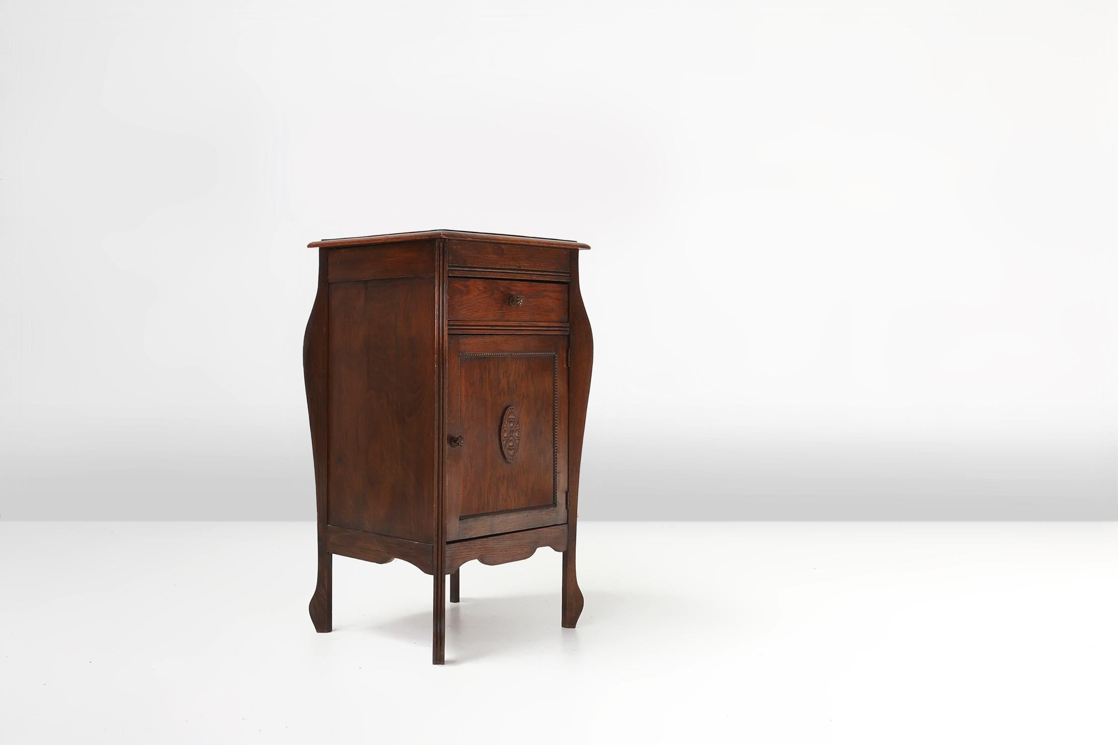 Mesilla de noche Art Nouveau de roble, Francia ca. 1910 Francés en venta