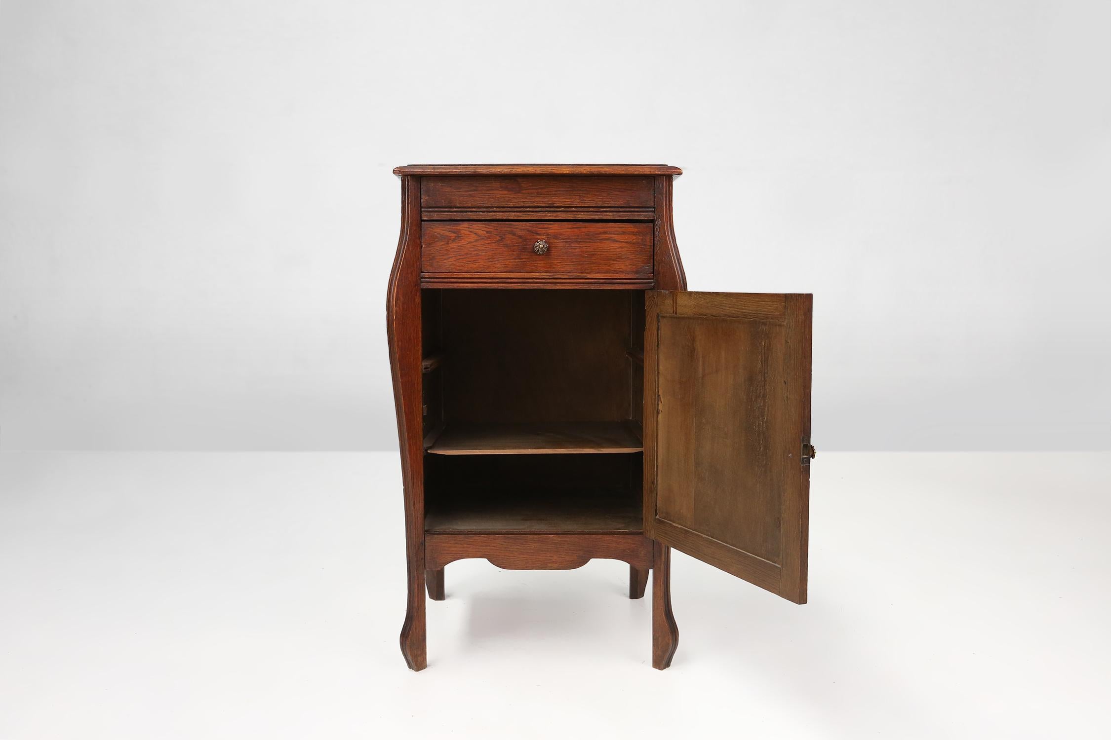 Mesilla de noche Art Nouveau de roble, Francia ca. 1910 en venta 2