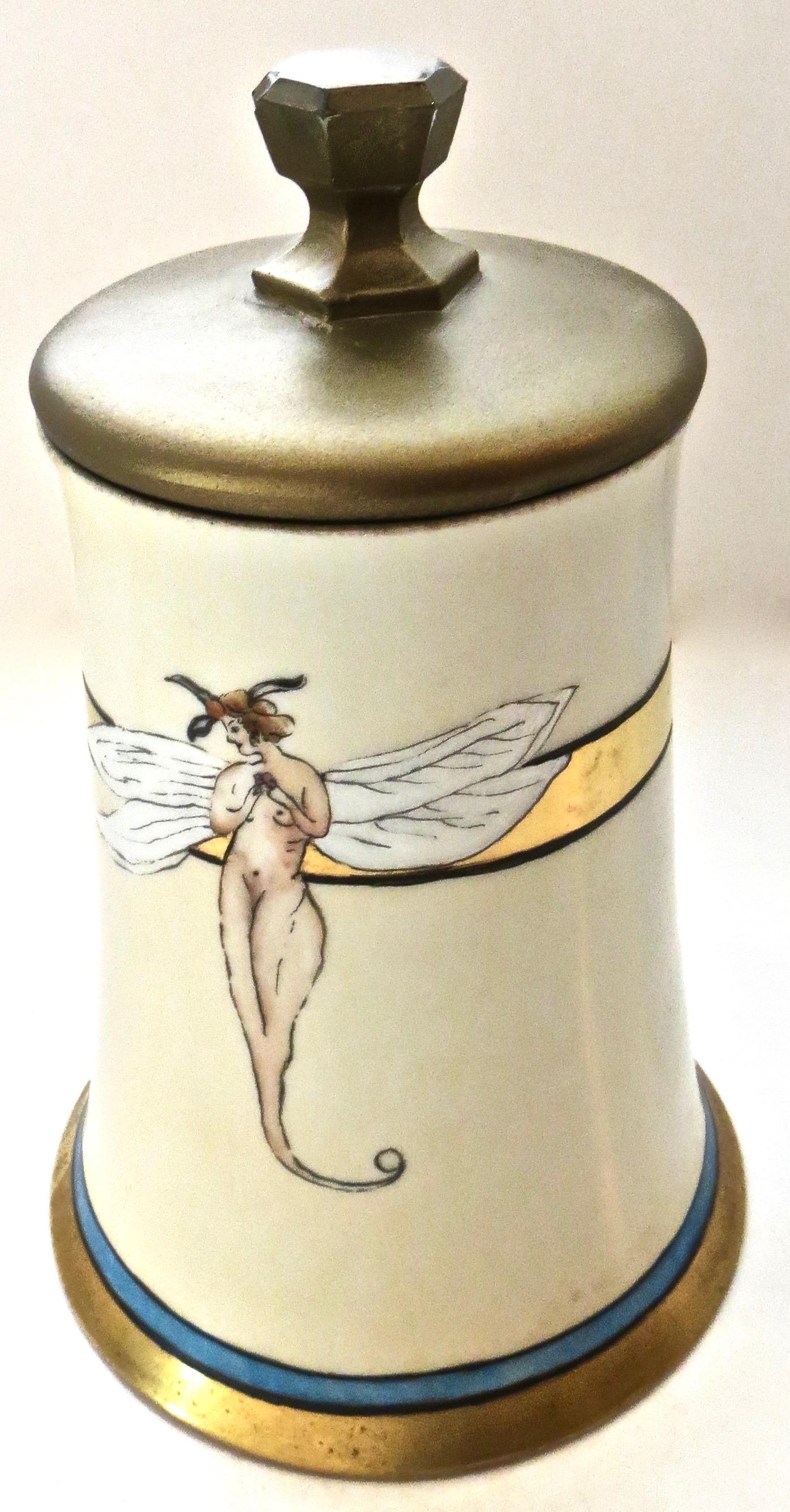 Porcelaine Pot en porcelaine à couvercle décoré de nus Art nouveau, Limoges, France, vers 1905 en vente