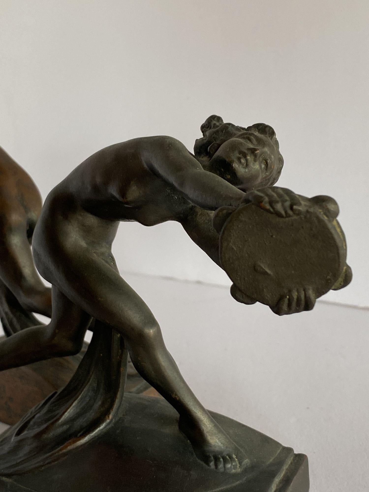 Bronze Paire de serre-livres Art Nouveau en bronze coulé représentant une nymphes féminine nue en vente