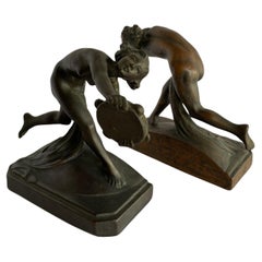Paar Jugendstil-Buchstützen, weibliche Nymphe aus Bronzeguss, Nude