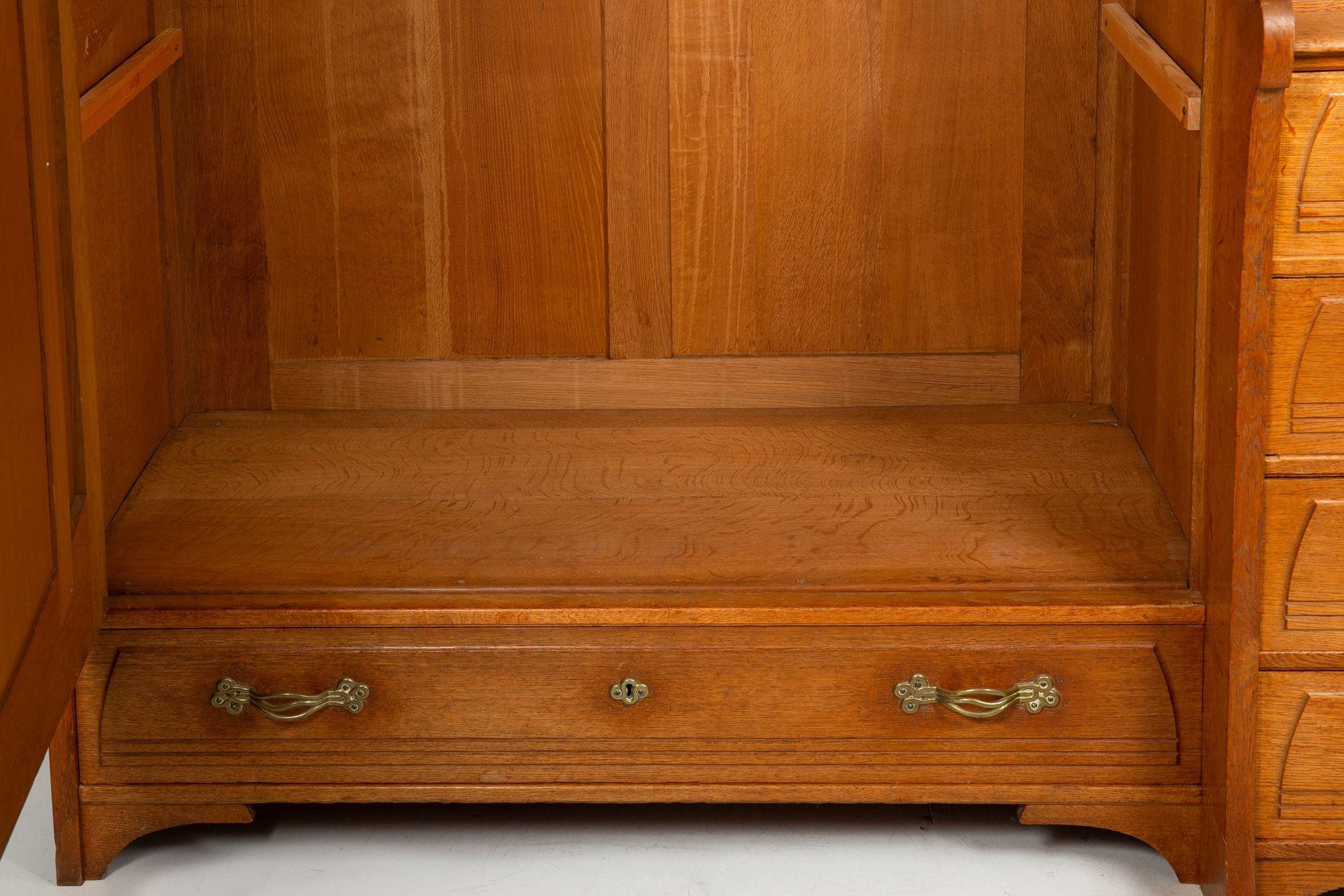 Armadio e comodino in rovere Art Nouveau di Gustave Serrurier-Bovy in vendita 8