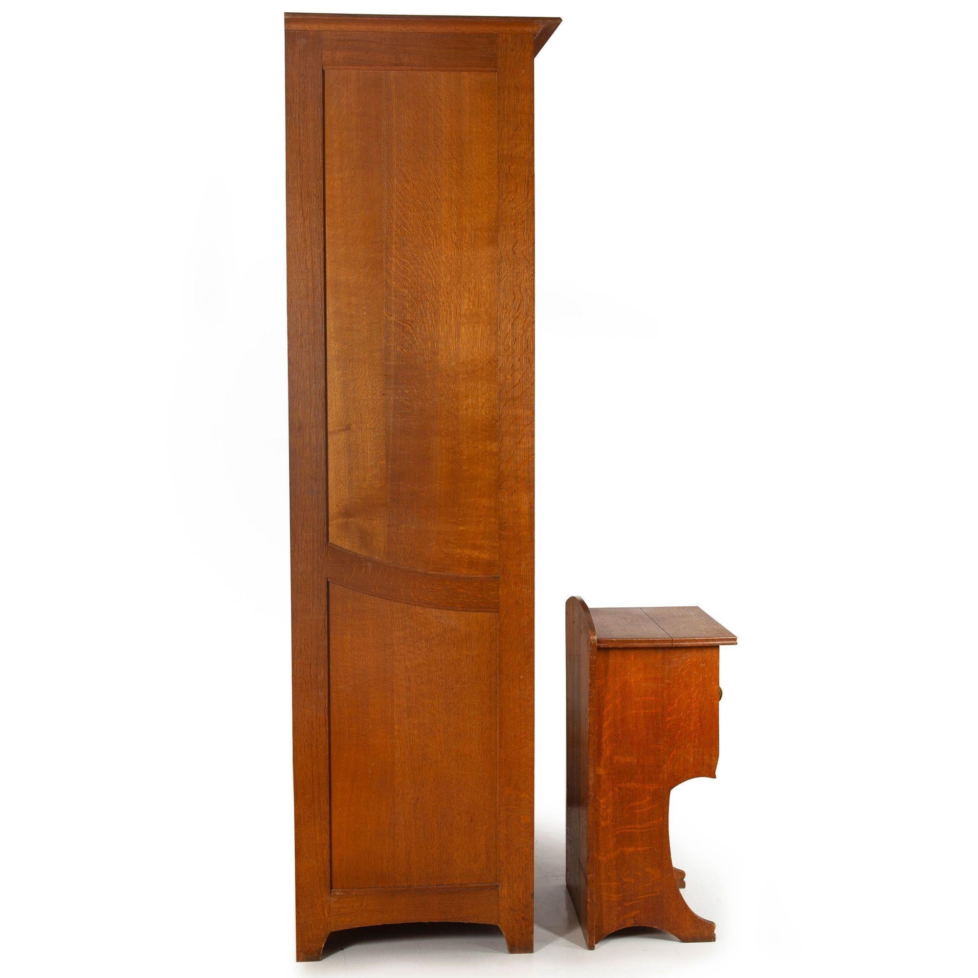 Belga Armadio e comodino in rovere Art Nouveau di Gustave Serrurier-Bovy in vendita