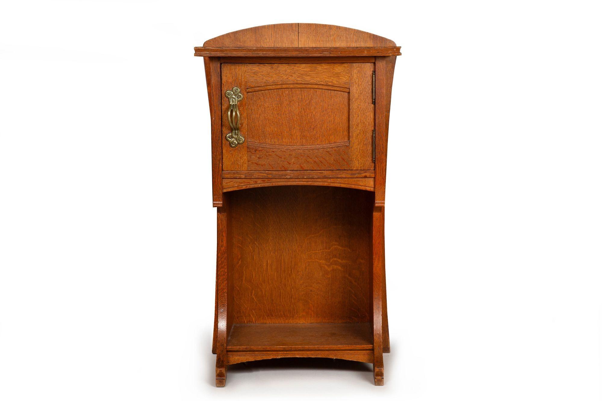 XX secolo Armadio e comodino in rovere Art Nouveau di Gustave Serrurier-Bovy in vendita
