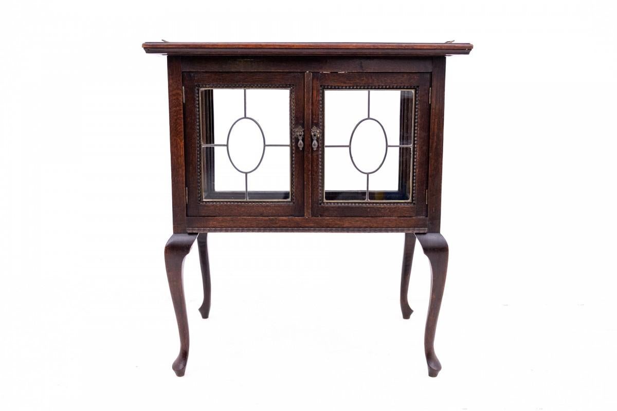 Bar in quercia in stile Art Nouveau, Europa occidentale, 1920 circa.

Mobili in ottime condizioni, dopo una ristrutturazione professionale.

Wood: Oak

Dimensioni: altezza 78 cm larghezza 71 cm profondità 47 cm