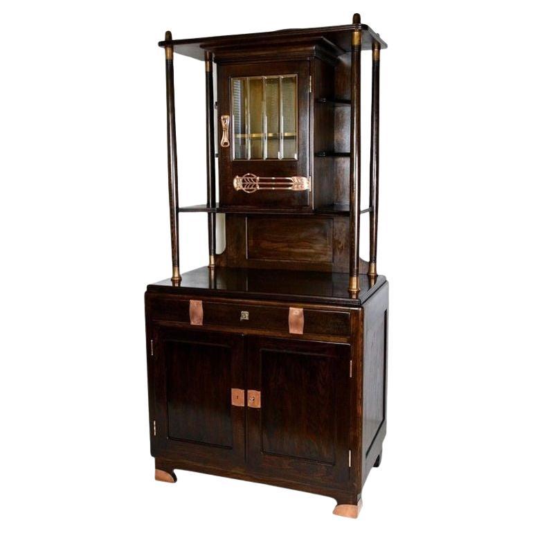 Meuble de rangement/crédence en chêne Art Nouveau avec éléments en cuivre, Autriche, vers 1910