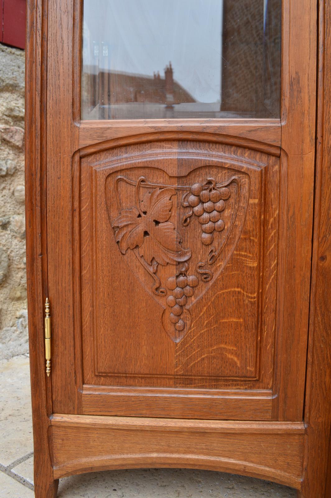 Art Nouveau Oak Carved Dining Room Set by Gauthier Poinsignon, circa 1910 In Good Condition For Sale In L'Etang, FR