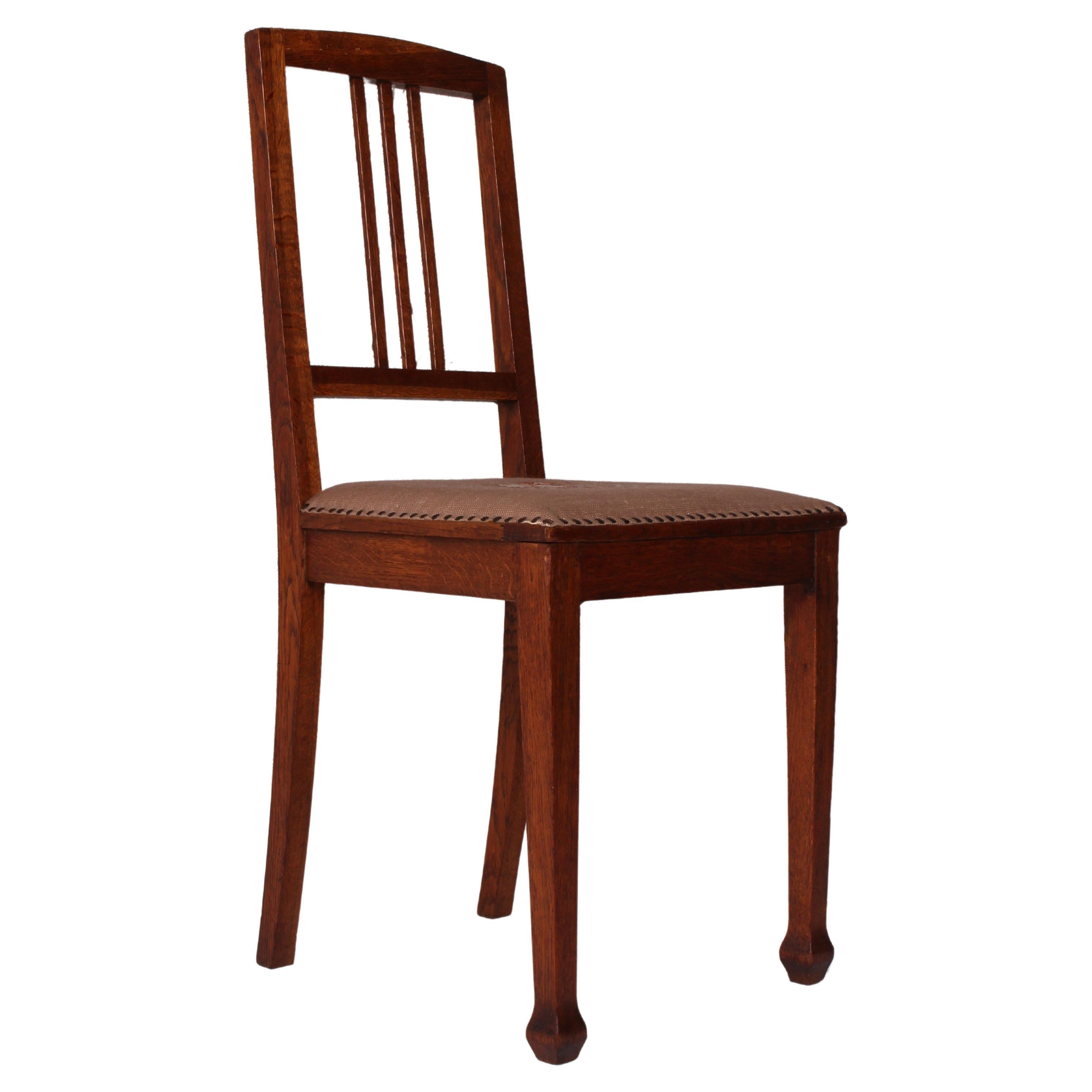 solid built oak 
Jugendstil 
CHAIR
this model is called 