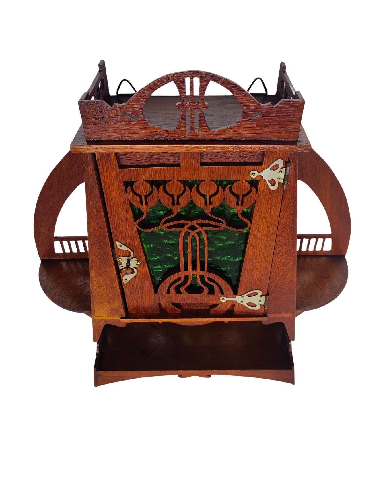 Art Nouveau Oak Hanging Wall Cabinet In Good Condition For Sale In Darmstadt, DE