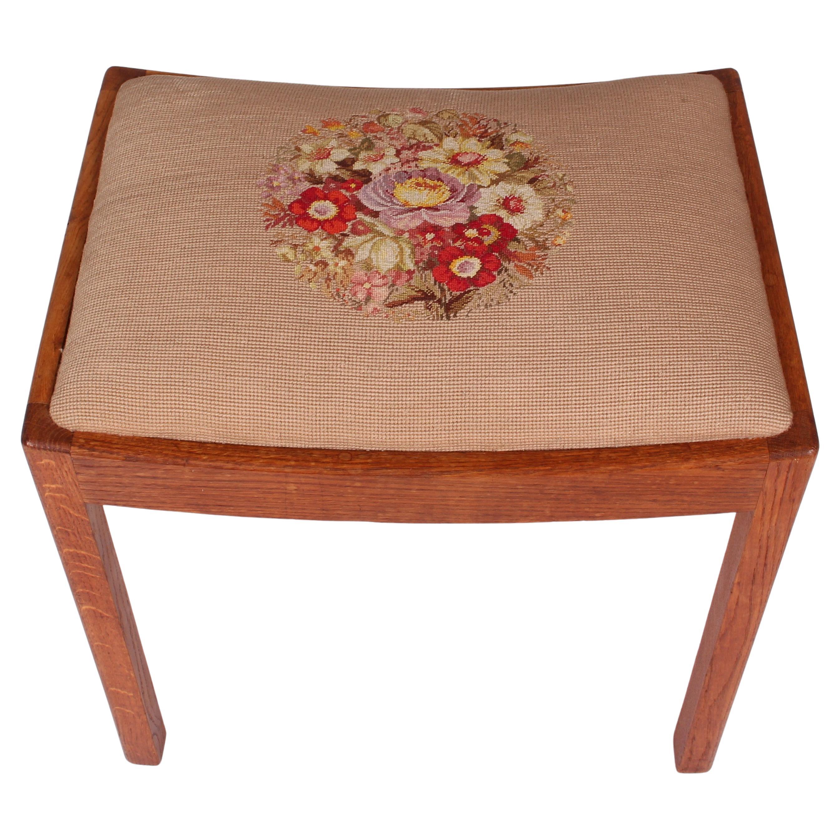art nouveau oak stool chair Jugendstil Rabenau embroidery a. 1910 exc condition For Sale