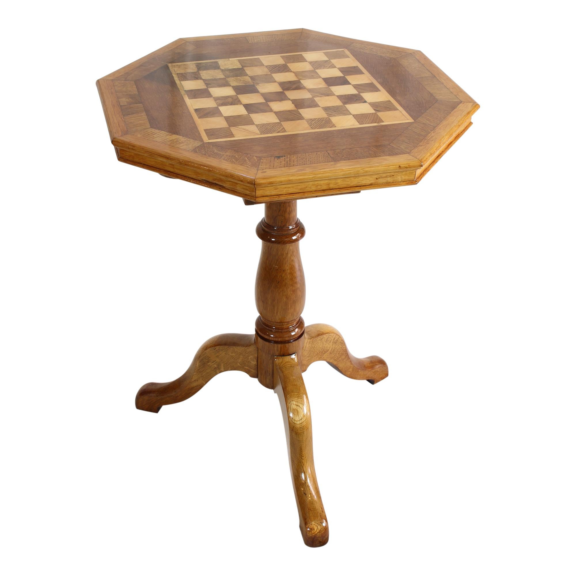 Maple Art Nouveau Oakwood Chess Table