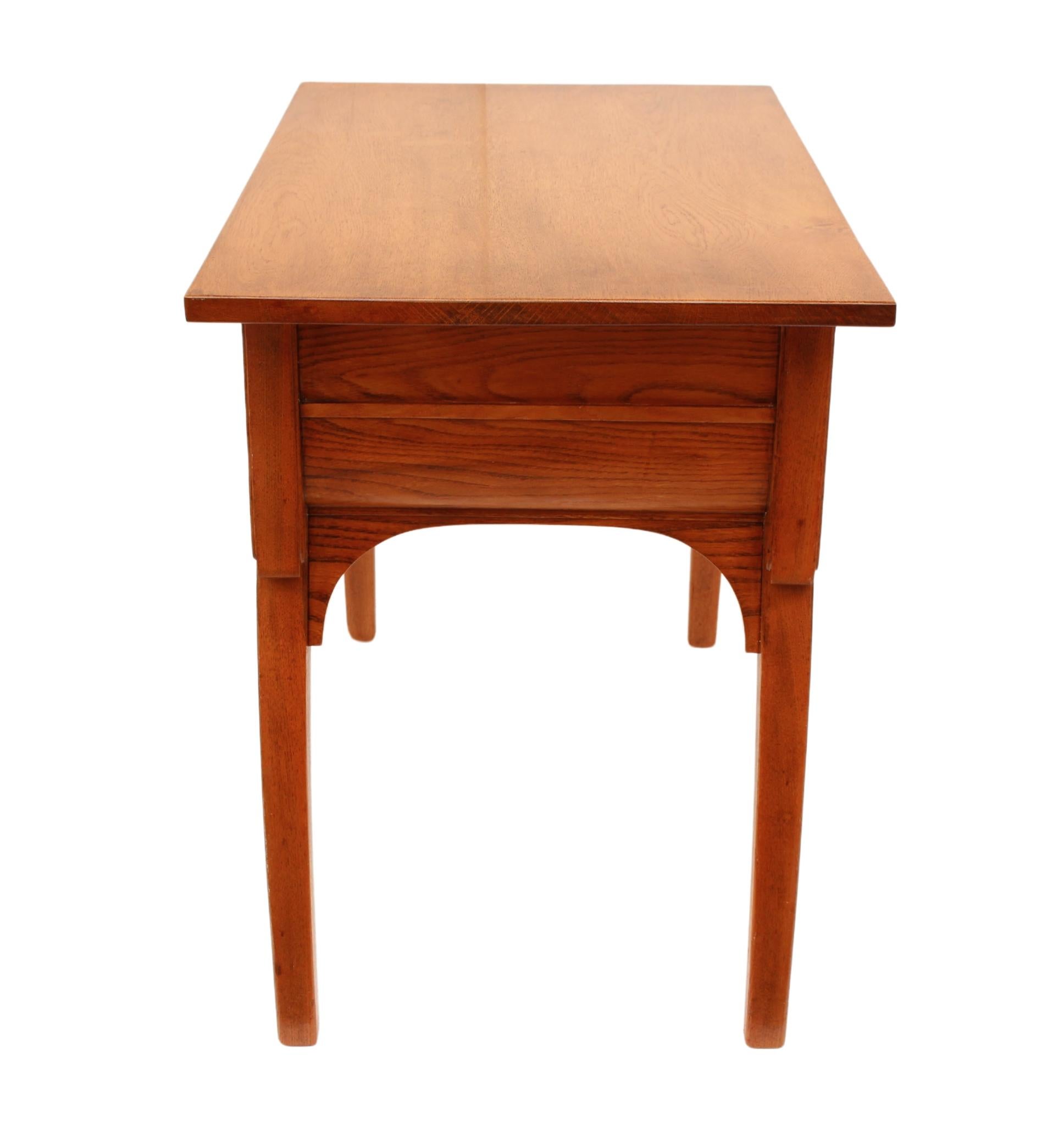 Chêne Table de couture / d'appoint Art Nouveau en bois de chêne en vente