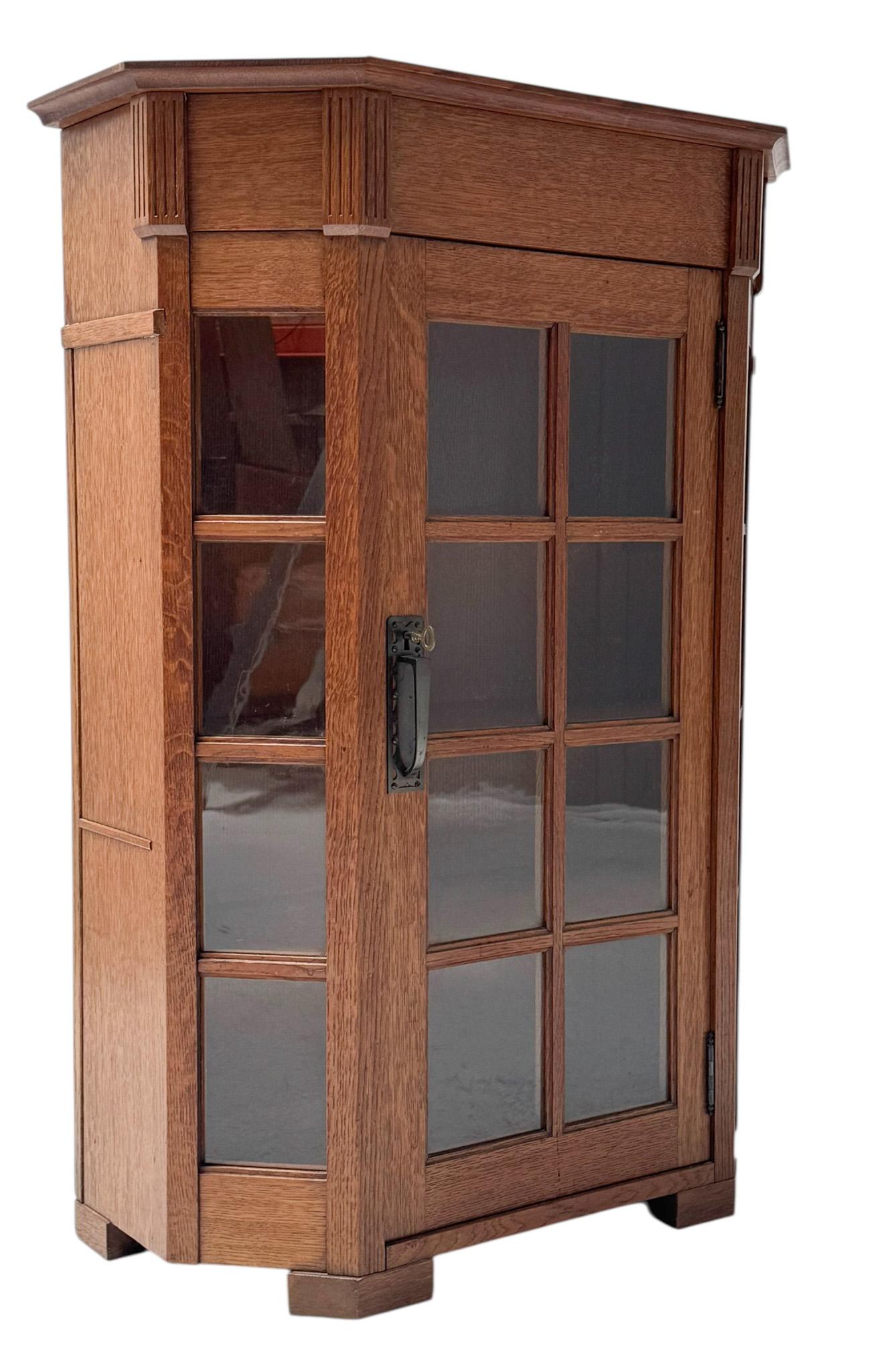 Art nouveau Armoire à une porte Art Nouveau par H. F. Jansen & Zonen Amsterdam, années 1900 en vente