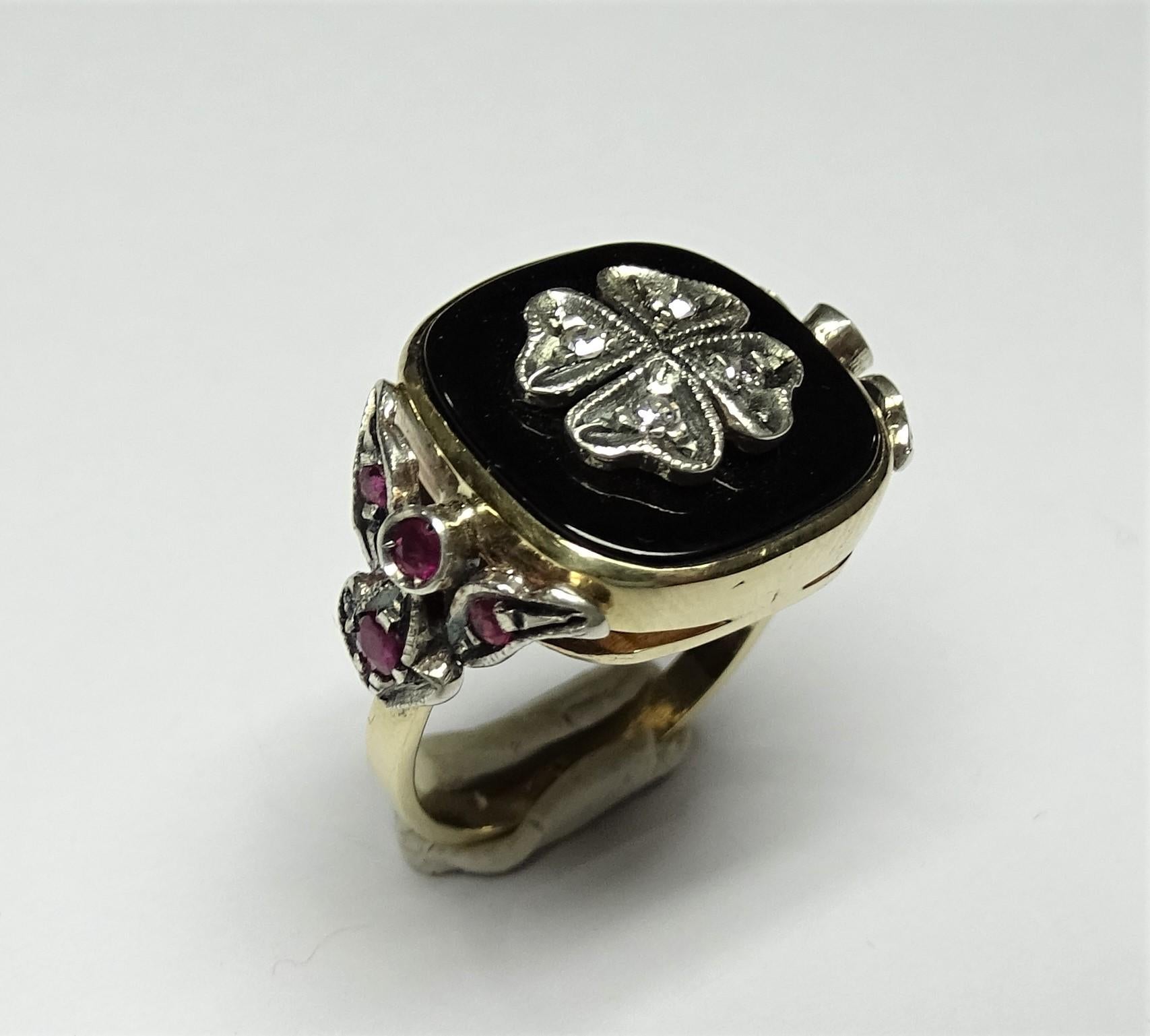 Art Nouveau Onyx 0.32 Carat Ruby Round Cut Diamonds 14 Karat Yellow Gold Ring In New Condition For Sale In Marcianise, IT