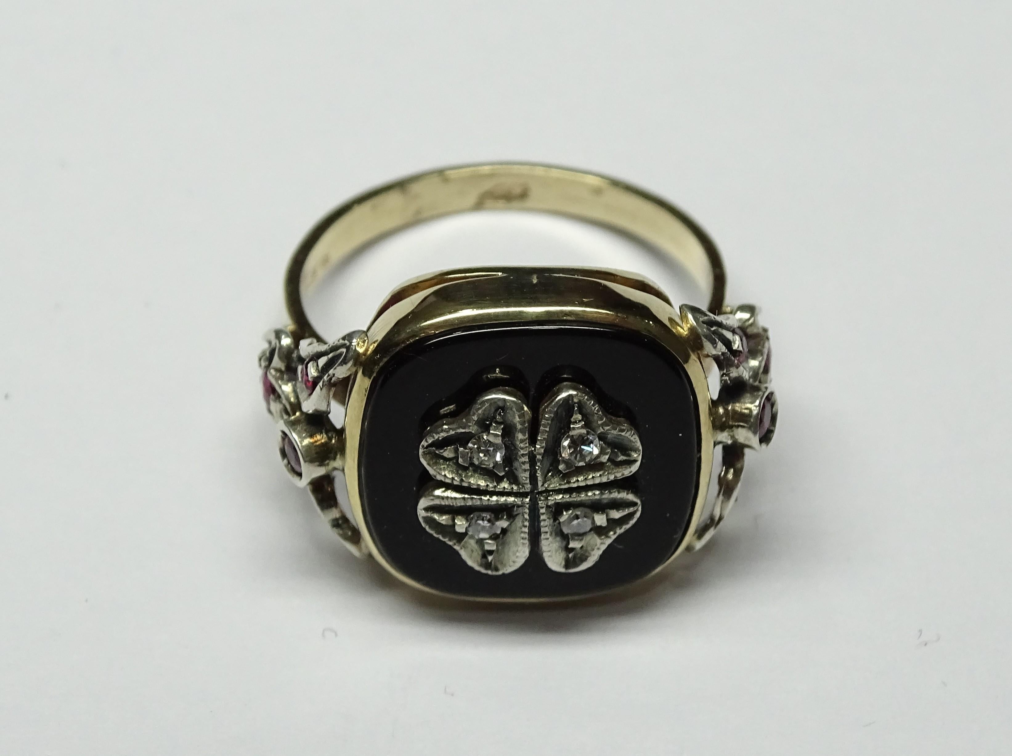 Art Nouveau Onyx 0.32 Carat Ruby Round Cut Diamonds 14 Karat Yellow Gold Ring For Sale 4